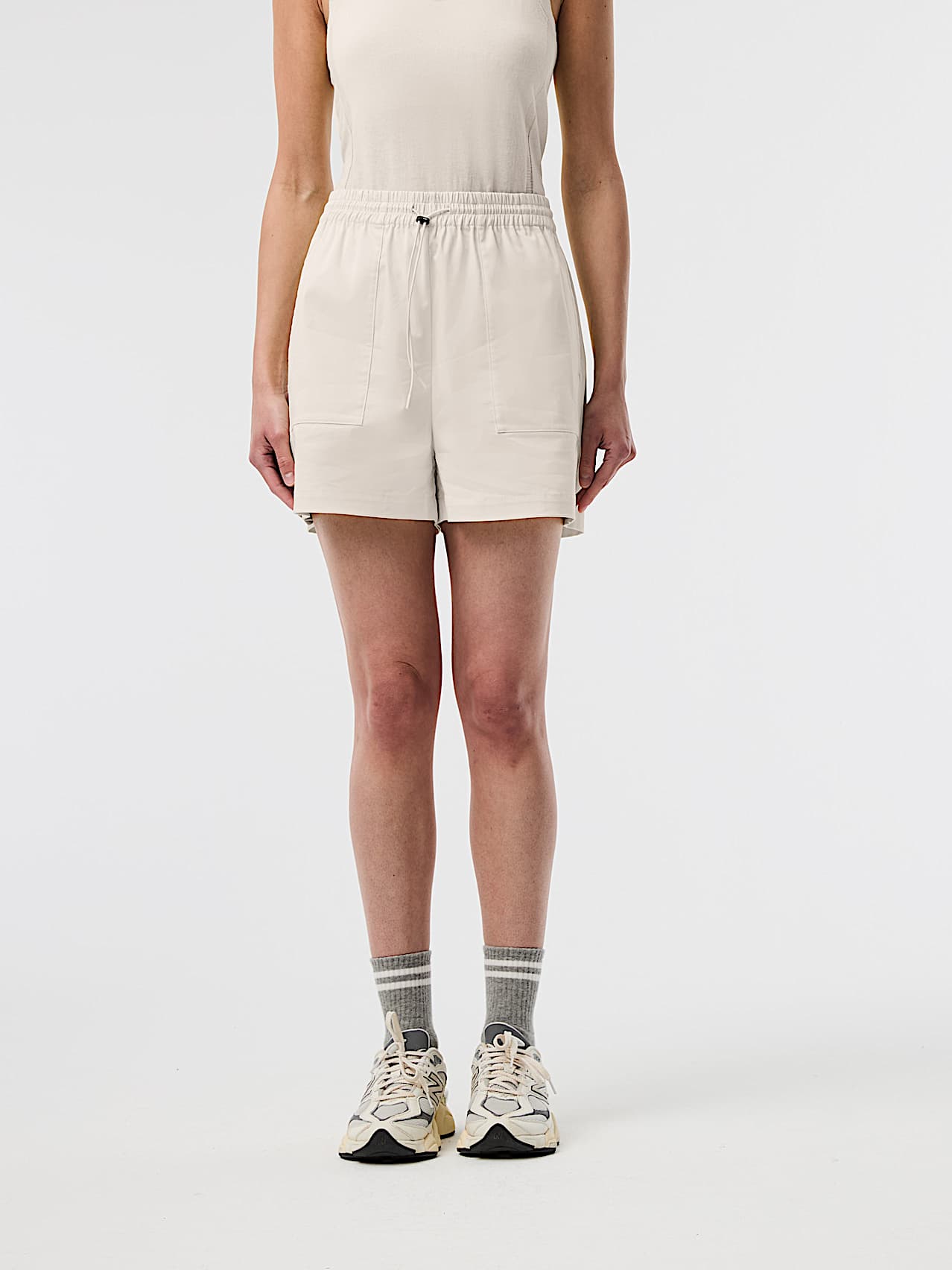 AlphaTauri | PERA V1.Y10.01 | Shorts de algodón orgánico in Stone for Mujer