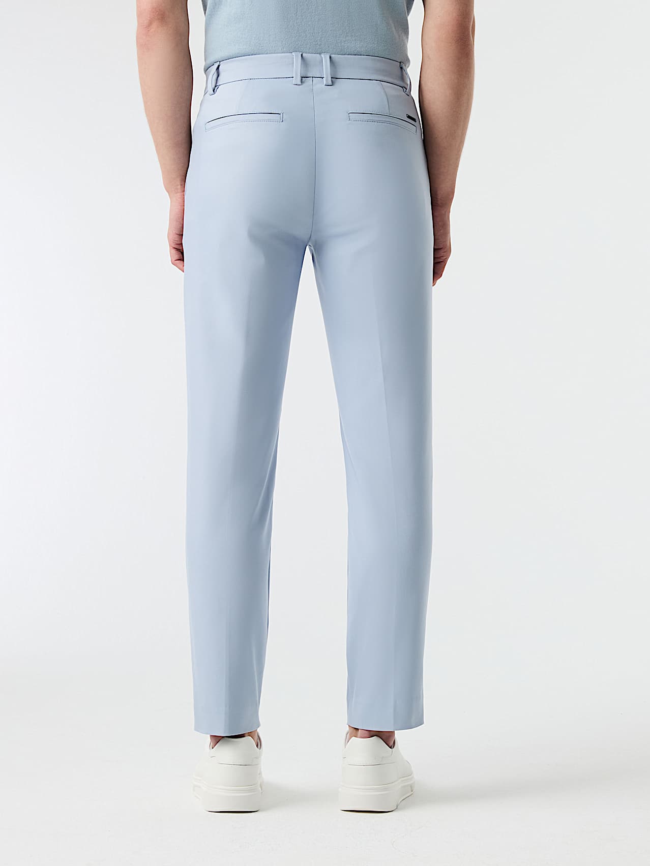 AlphaTauri | PADEN V2.Y9.01 | Pantaloni in cotone elasticizzato con piega in Fog Blue for Uomo