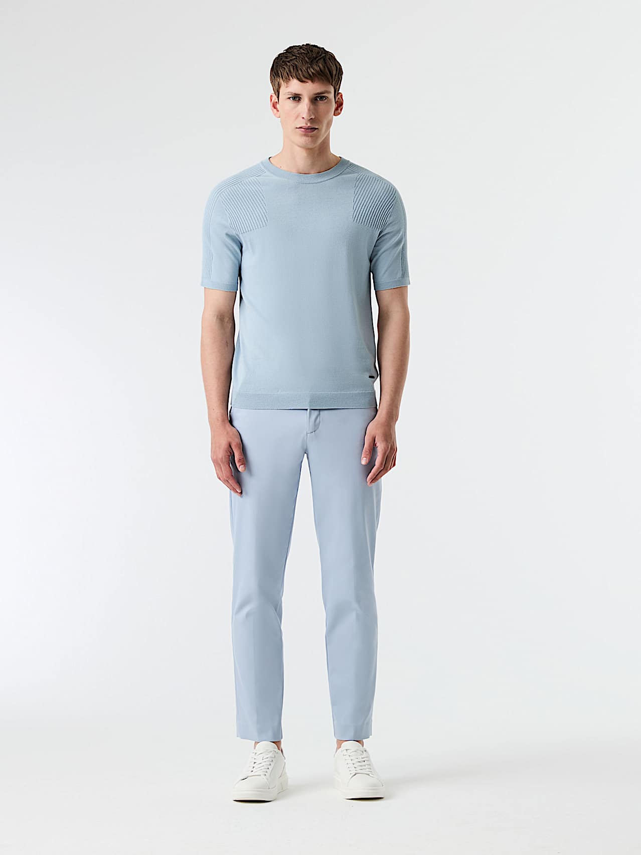 AlphaTauri | PADEN V2.Y9.01 | Pantaloni in cotone elasticizzato con piega in Fog Blue for Uomo