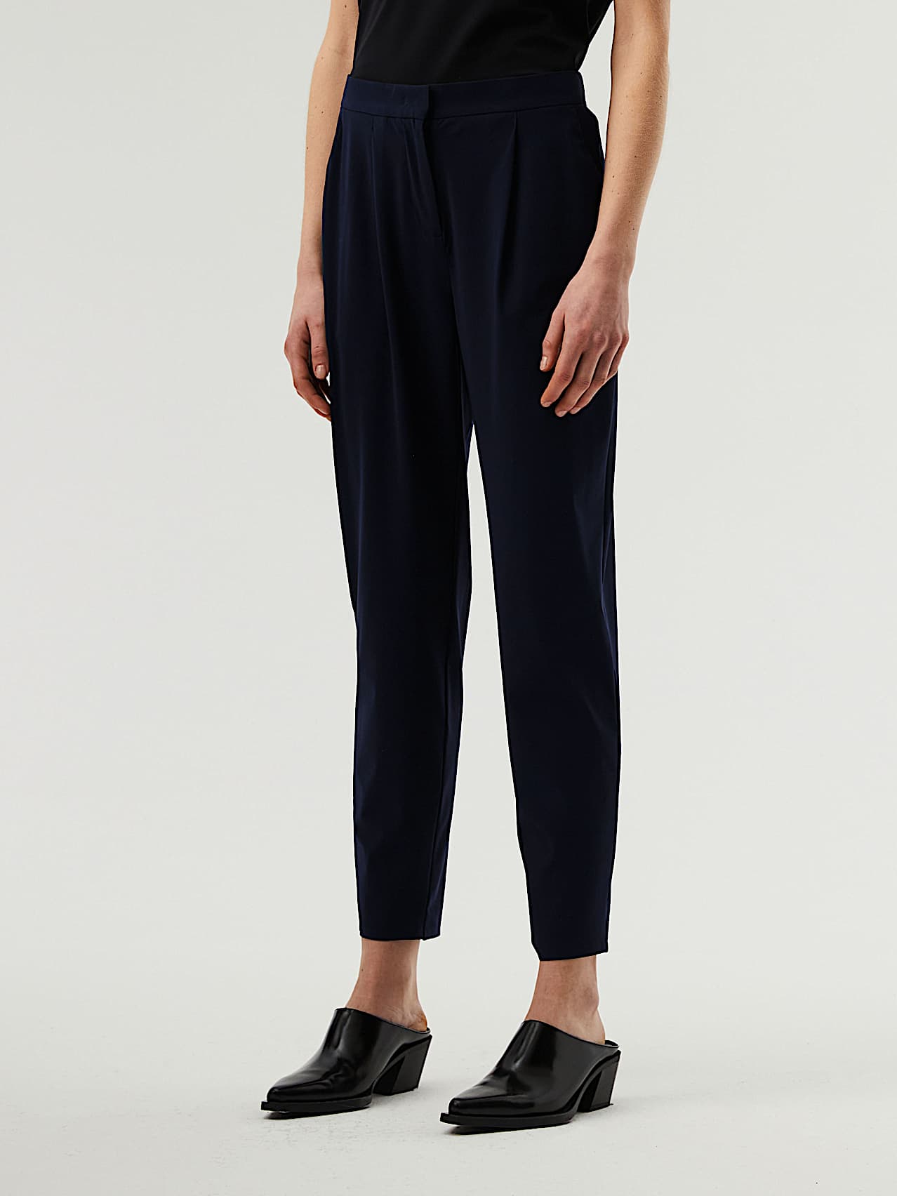 AlphaTauri | PINI V3.Y6.01 | Pantalones de corte ajustado en la parte inferior de punto Power Stretch in Azul Marino for Mujer