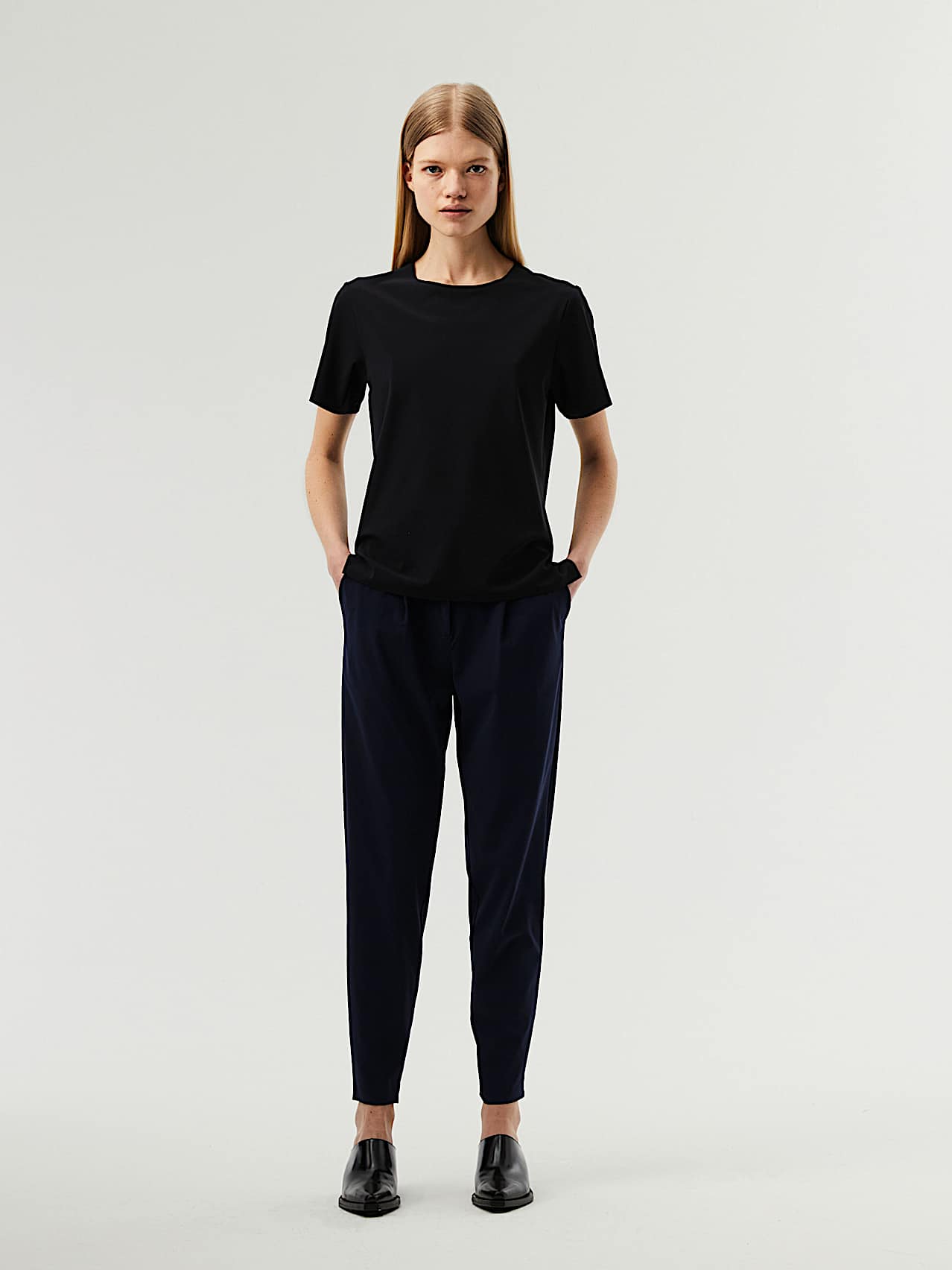 AlphaTauri | PINI V3.Y6.01 | Pantalones de corte ajustado en la parte inferior de punto Power Stretch in Azul Marino for Mujer