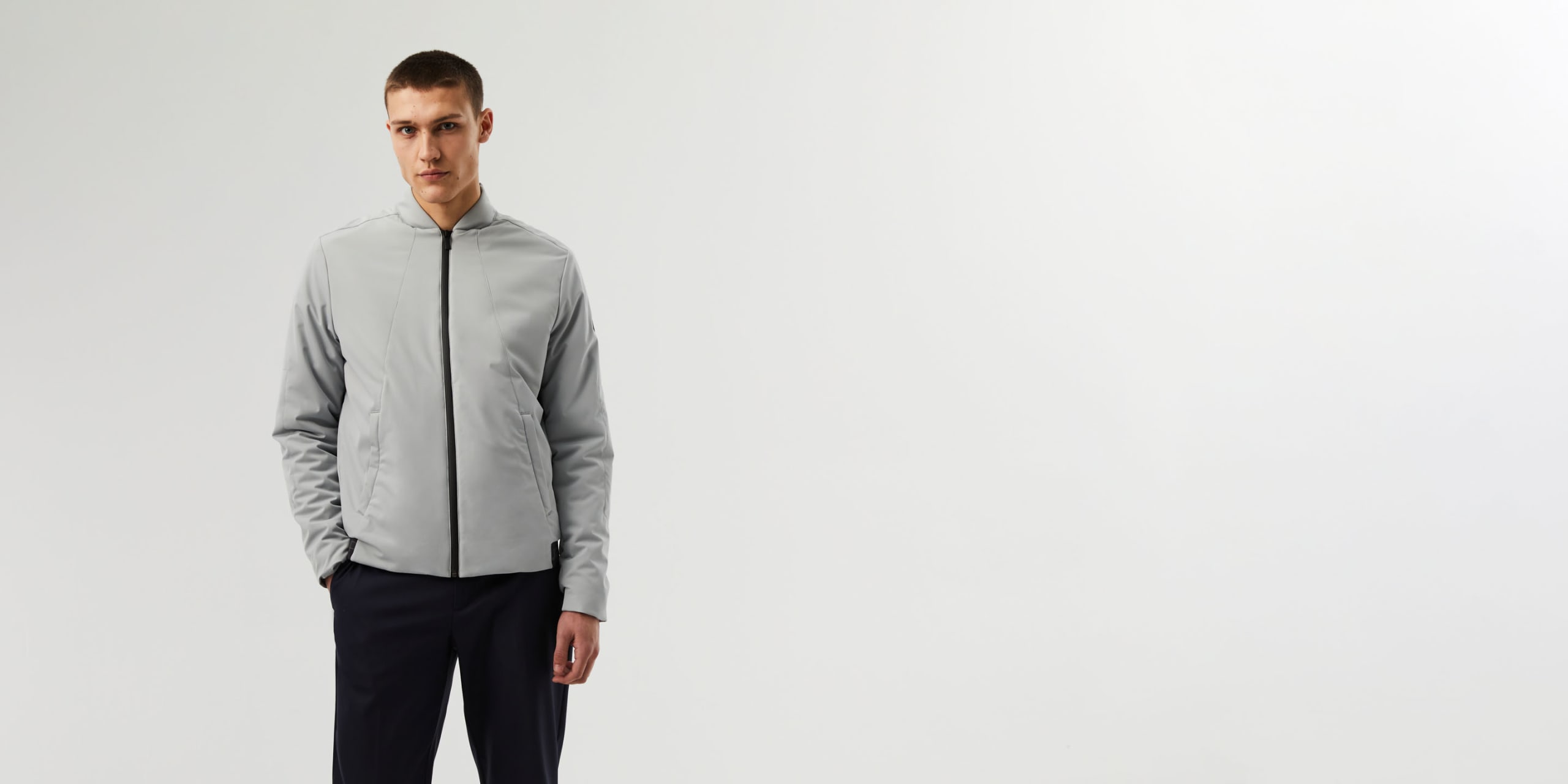 AlphaTauri | OTEMP V1.C1.02 | Heatable and Water-Repellent Bomber Jacket in Light Grey for Men AlphaTauri | OTEMP V1.C1.02 | Heatable and Water-Repellent Bomber Jacket in Light Grey for Men