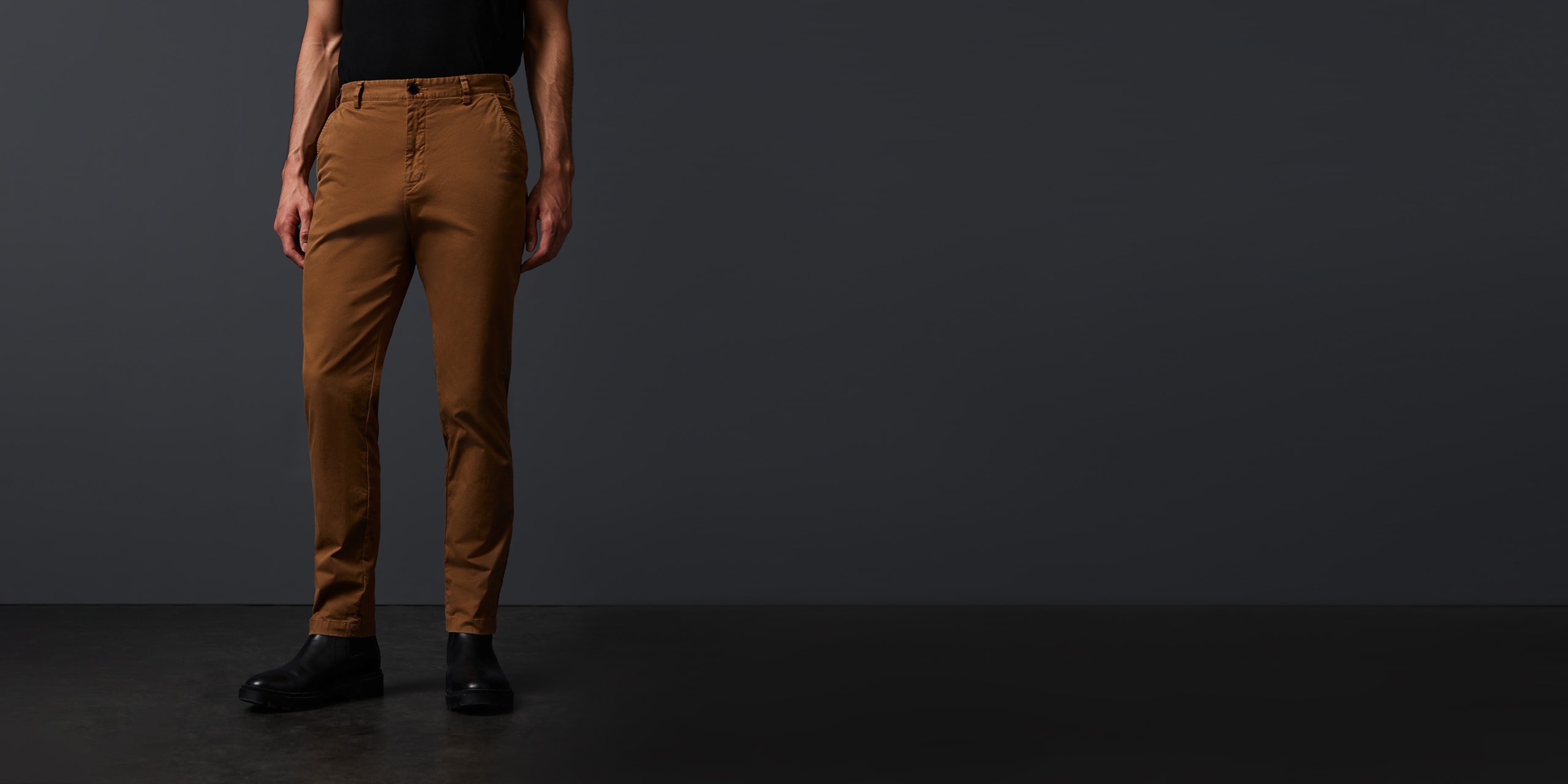 AlphaTauri | PARO V5.Y6.01 | Cotton Chino in Gold for Men AlphaTauri | PARO V5.Y6.01 | Cotton Chino in Gold for Men
