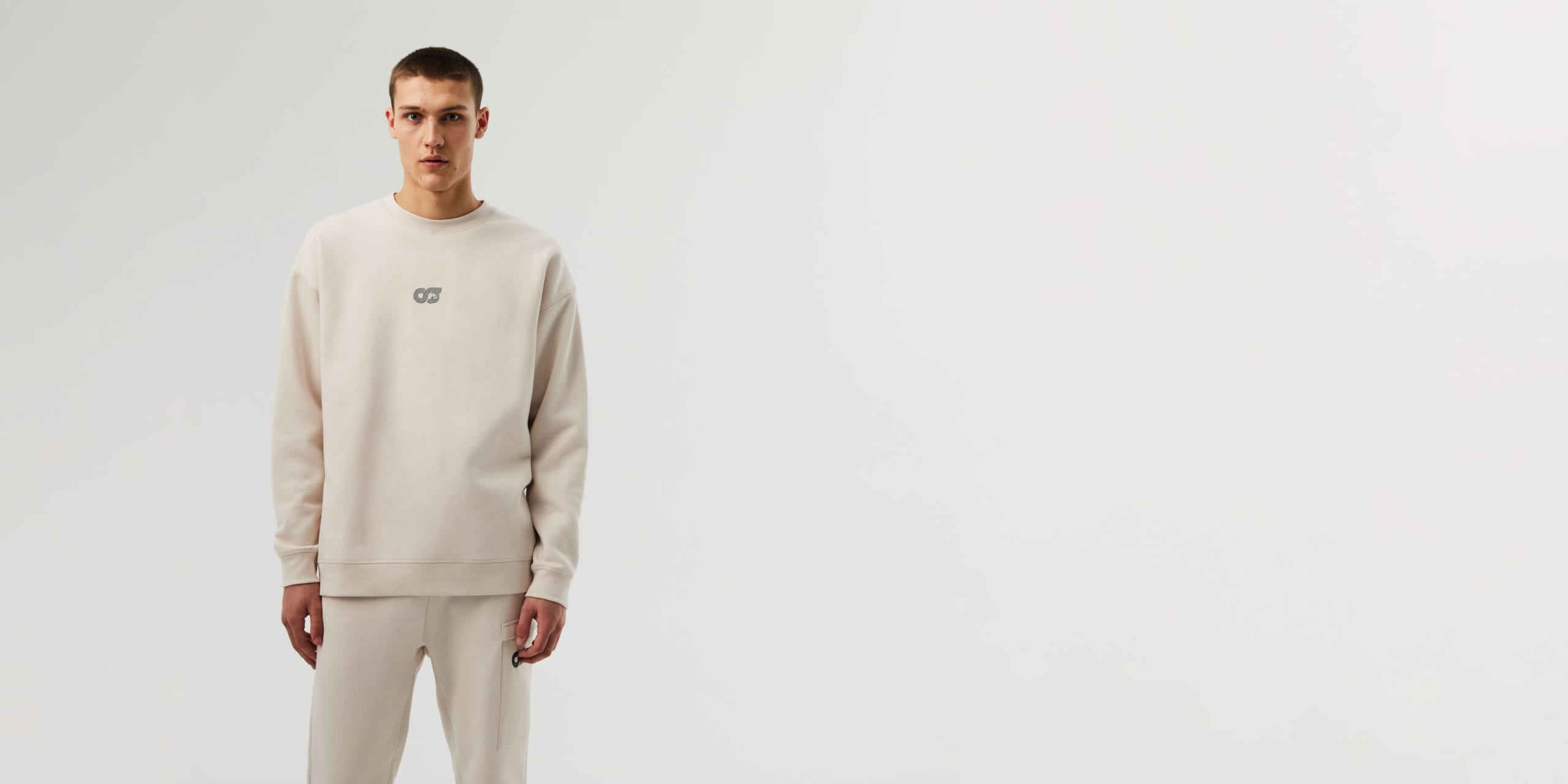 AlphaTauri | SEOVE V2.Y7.02 | Oversize Crewneck Sweater in Chalk for Men AlphaTauri | SEOVE V2.Y7.02 | Oversize Crewneck Sweater in Chalk for Men
