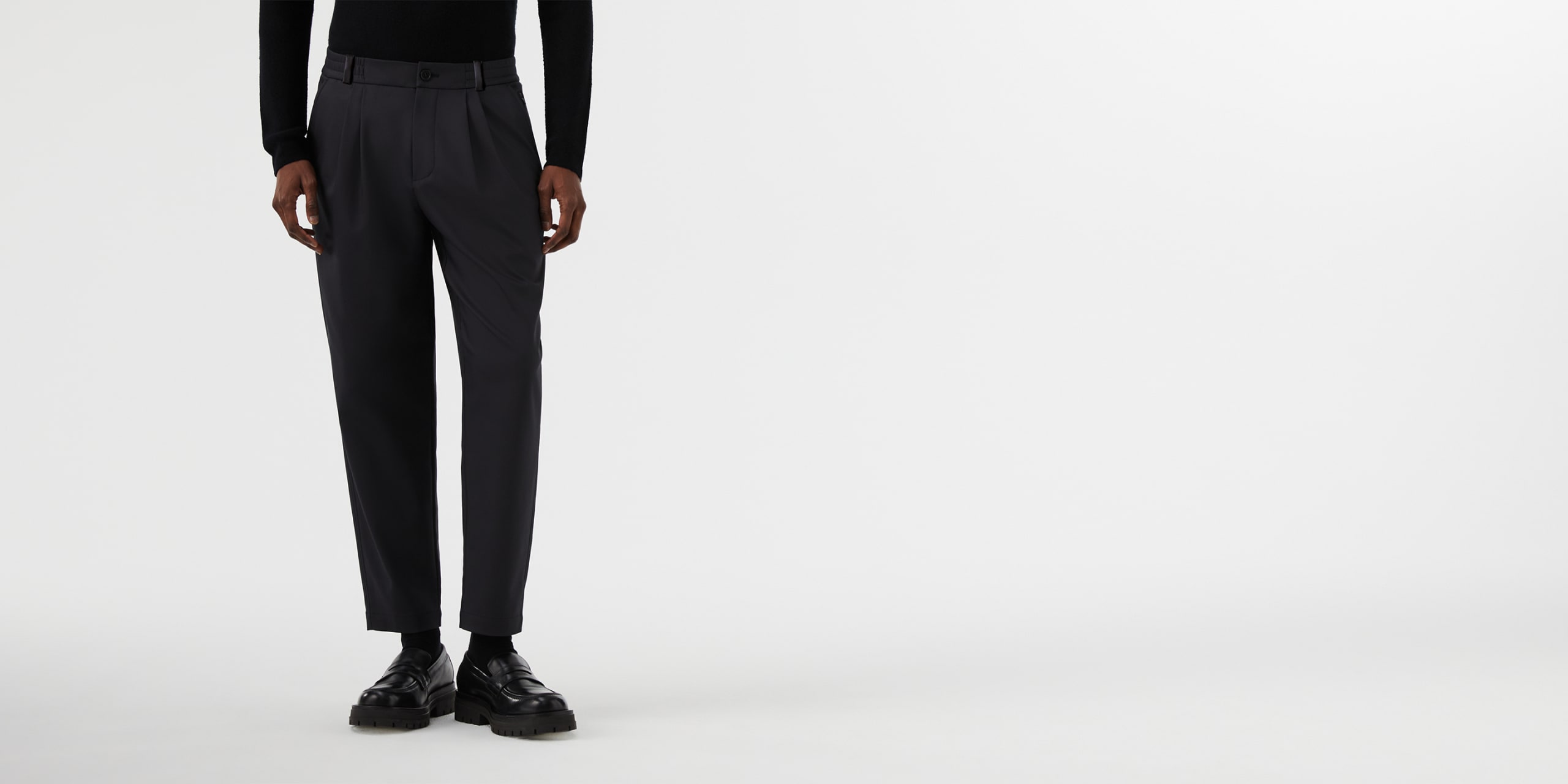 AlphaTauri | PAVO V1.Y7.02 | Tapered Wide Leg Cropped Pants in Black for Men AlphaTauri | PAVO V1.Y7.02 | Tapered Wide Leg Cropped Pants in Black for Men