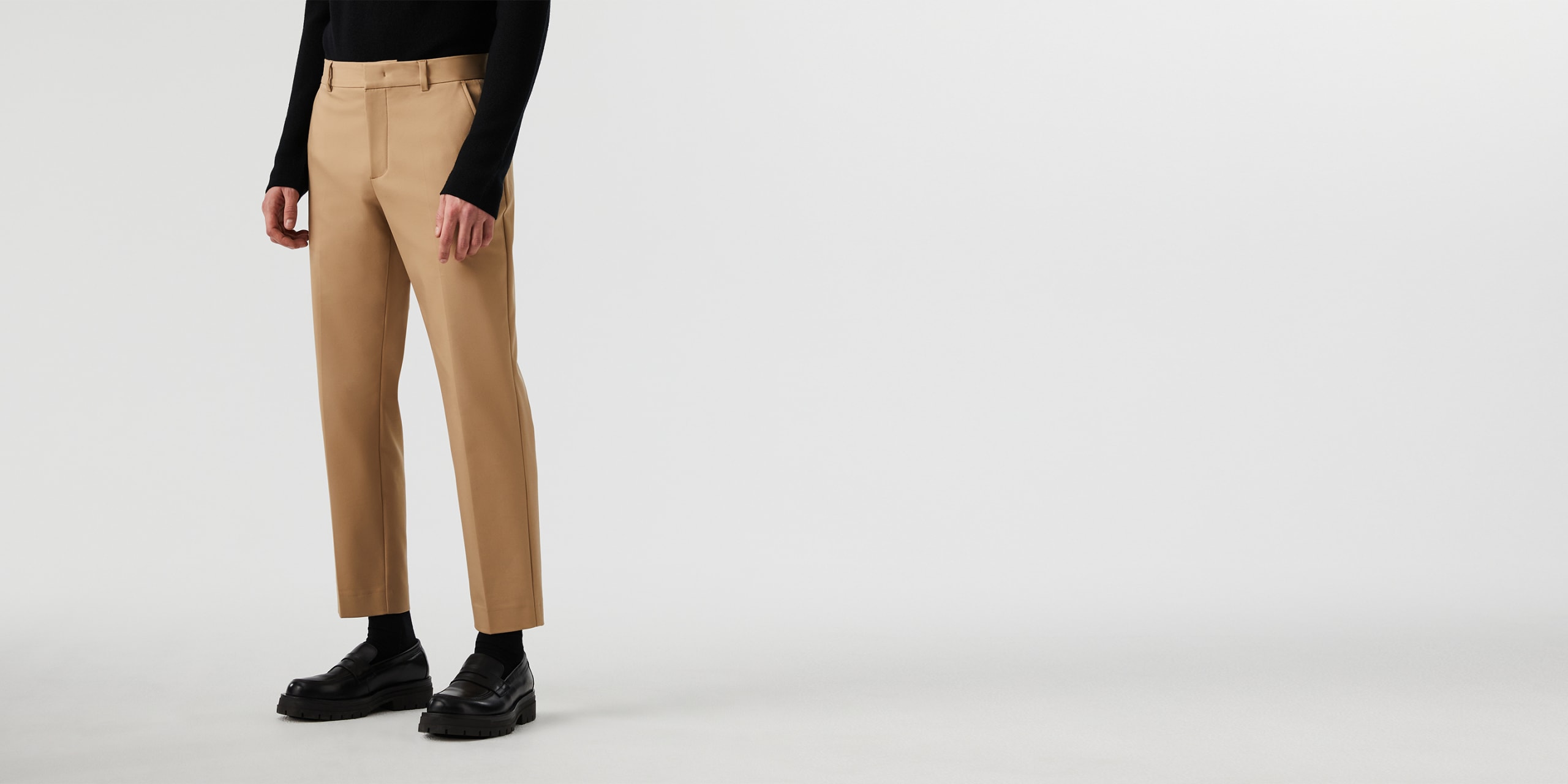 AlphaTauri | PELAN V4.Y7.02 | Pantalon court fuselé in Brun / Beige for Homme AlphaTauri | PELAN V4.Y7.02 | Pantalon court fuselé in Brun / Beige for Homme
