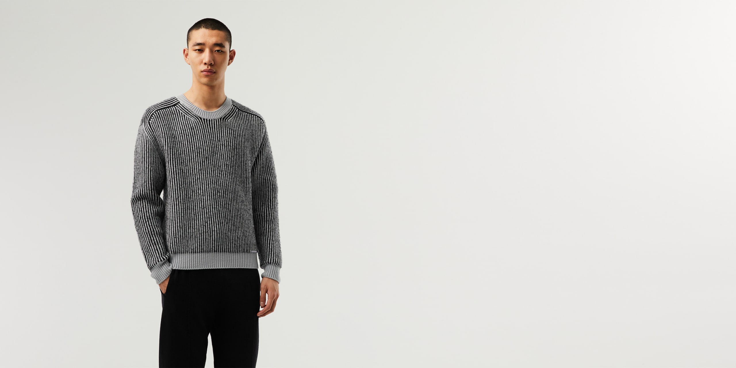 AlphaTauri | FAAME V2.Y7.02 | Chunky Knit Merino Wool Crewneck Sweater in Black / Grey for Men AlphaTauri | FAAME V2.Y7.02 | Chunky Knit Merino Wool Crewneck Sweater in Black / Grey for Men
