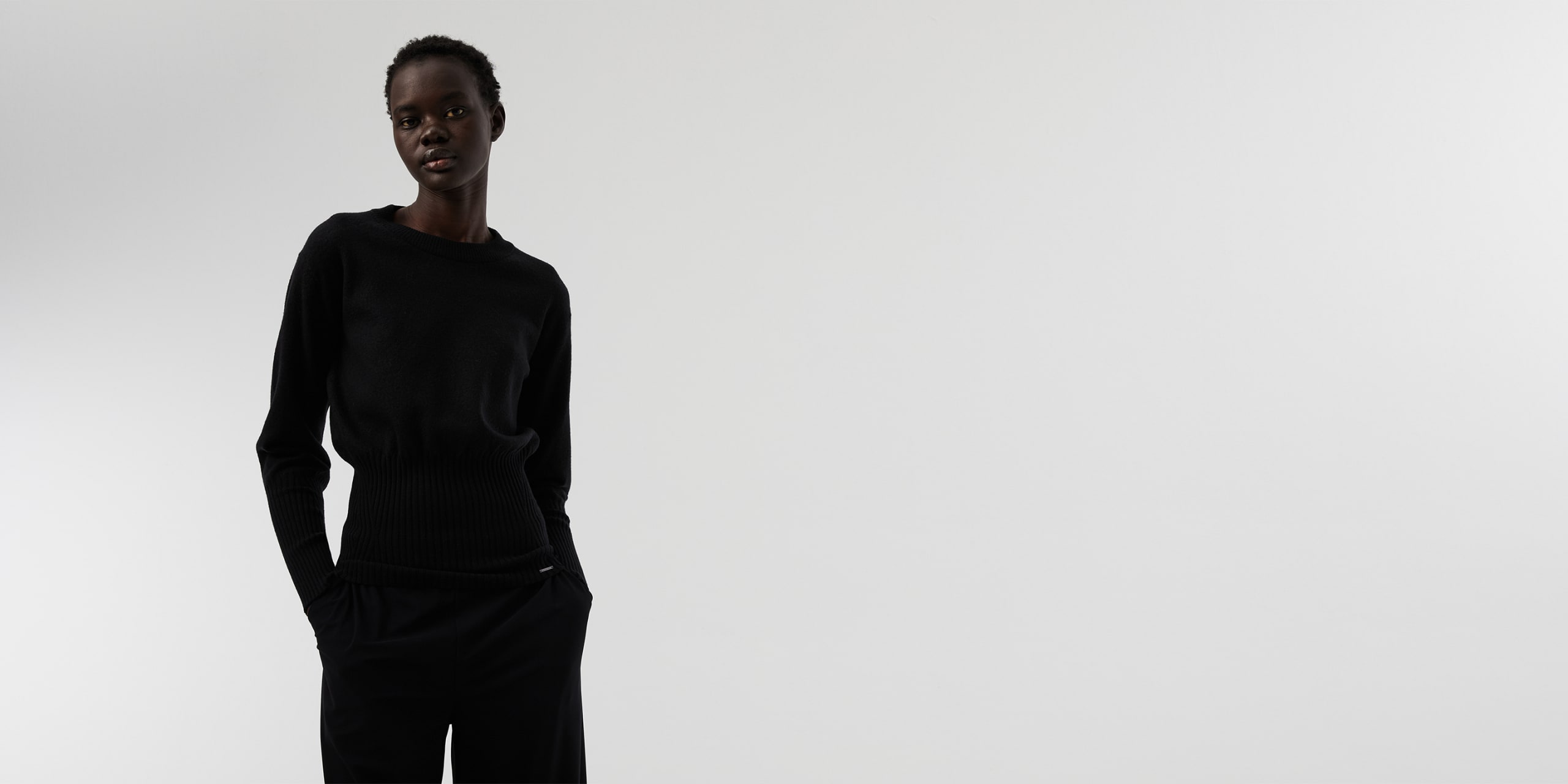 AlphaTauri | FRID V1.Y7.02 | Maglia in lana merino in Nero for Donna AlphaTauri | FRID V1.Y7.02 | Maglia in lana merino in Nero for Donna