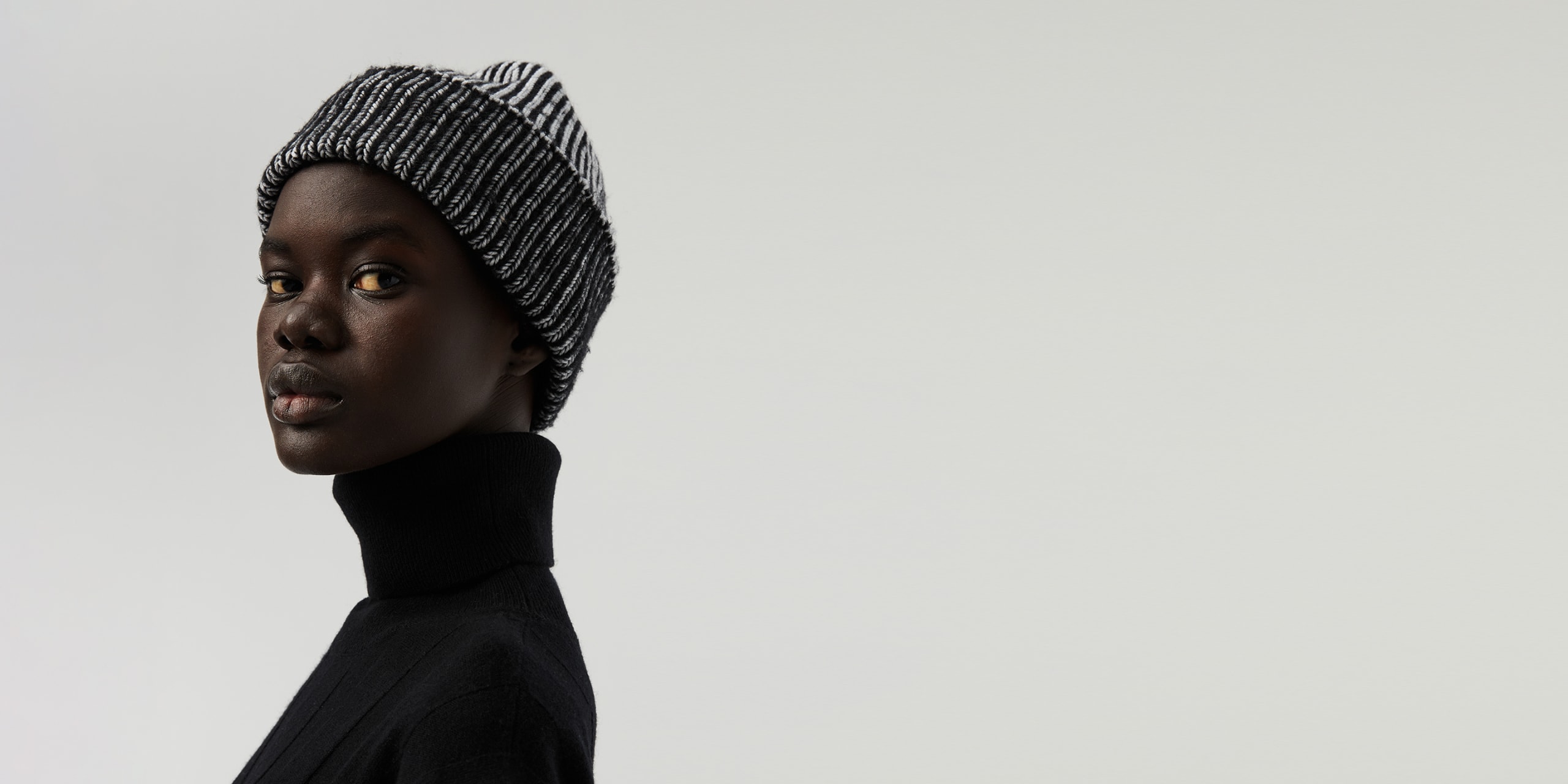 AlphaTauri | ADSI V1.Y7.02 | Gorro de lana merino de punto grueso in Negro / Gris for Unisexo AlphaTauri | ADSI V1.Y7.02 | Gorro de lana merino de punto grueso in Negro / Gris for Unisexo