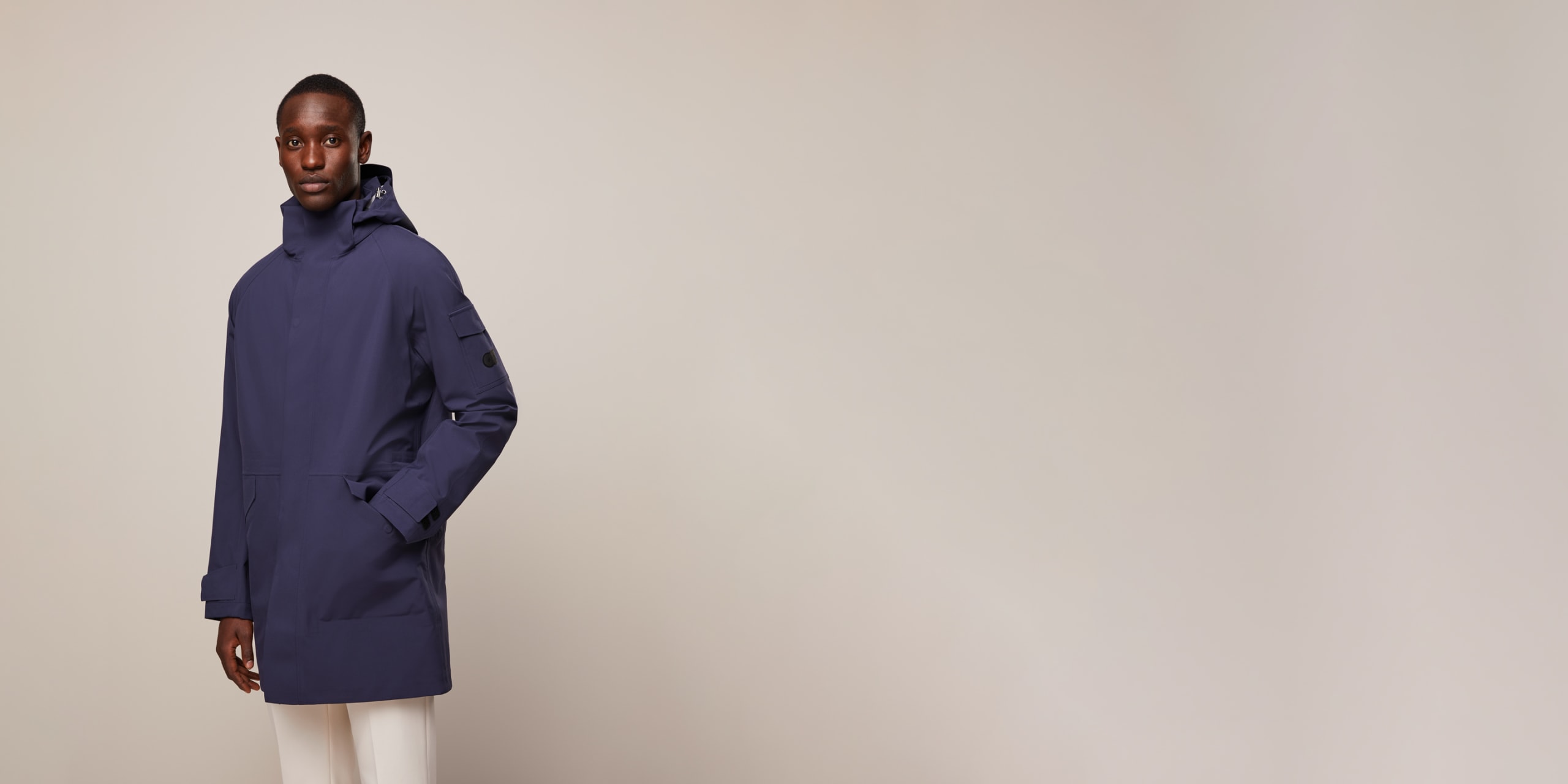 AlphaTauri | KOOV V9.Y7.01 | Iconic Packable Waterproof Taurobran® Parka in Navy for Men AlphaTauri | KOOV V9.Y7.01 | Iconic Packable Waterproof Taurobran® Parka in Navy for Men