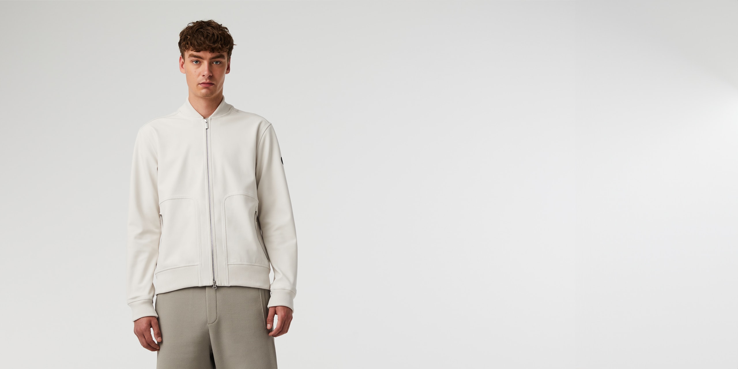 AlphaTauri | SROTA V2.Y7.01 | Cazadora bomber de Taurobran® impermeable in Color Hueso for Hombre