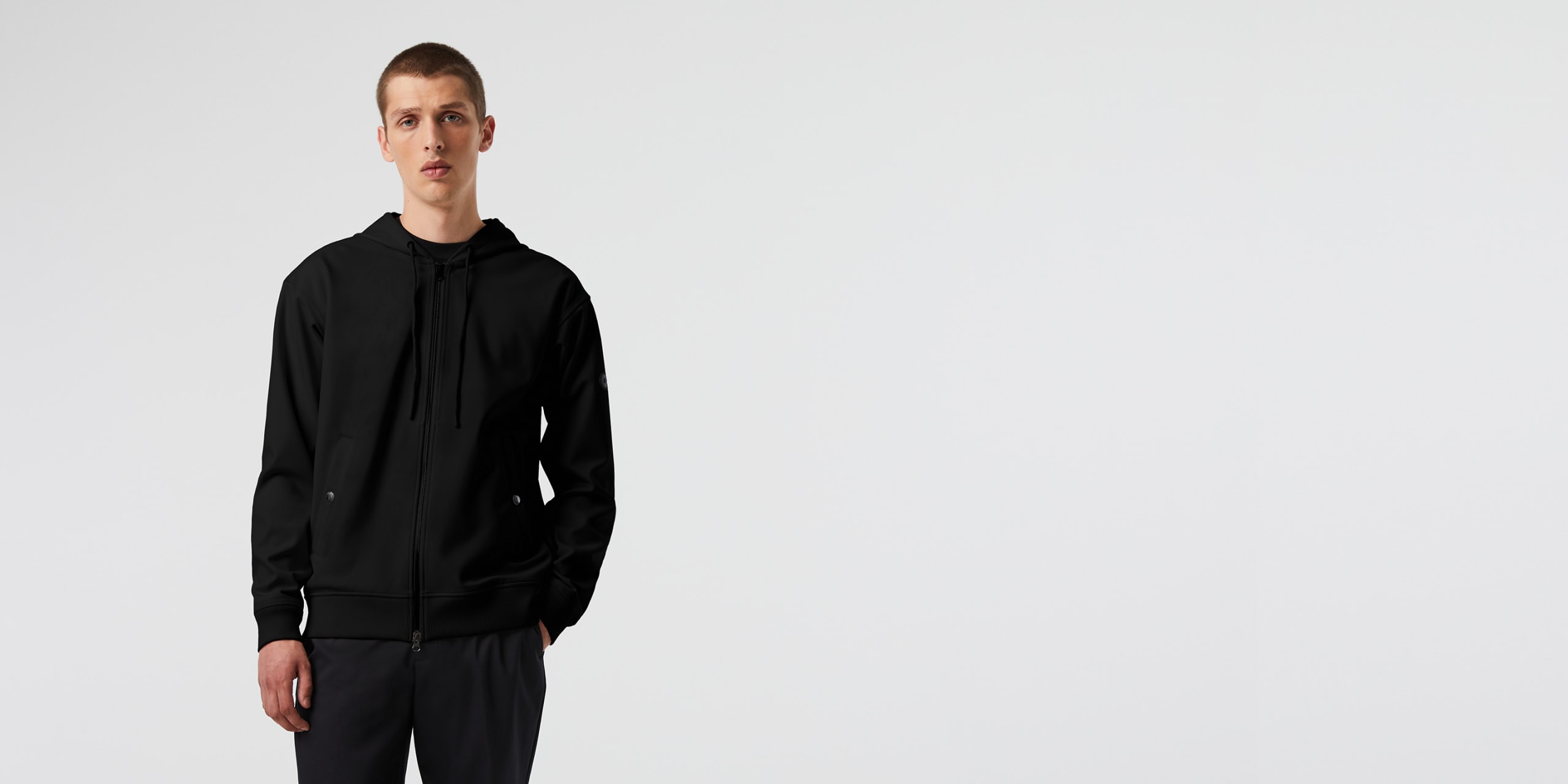 AlphaTauri | SROTE V1.Y7.01 | Veste à capuche Taurobran® déperlante in Noir for Homme