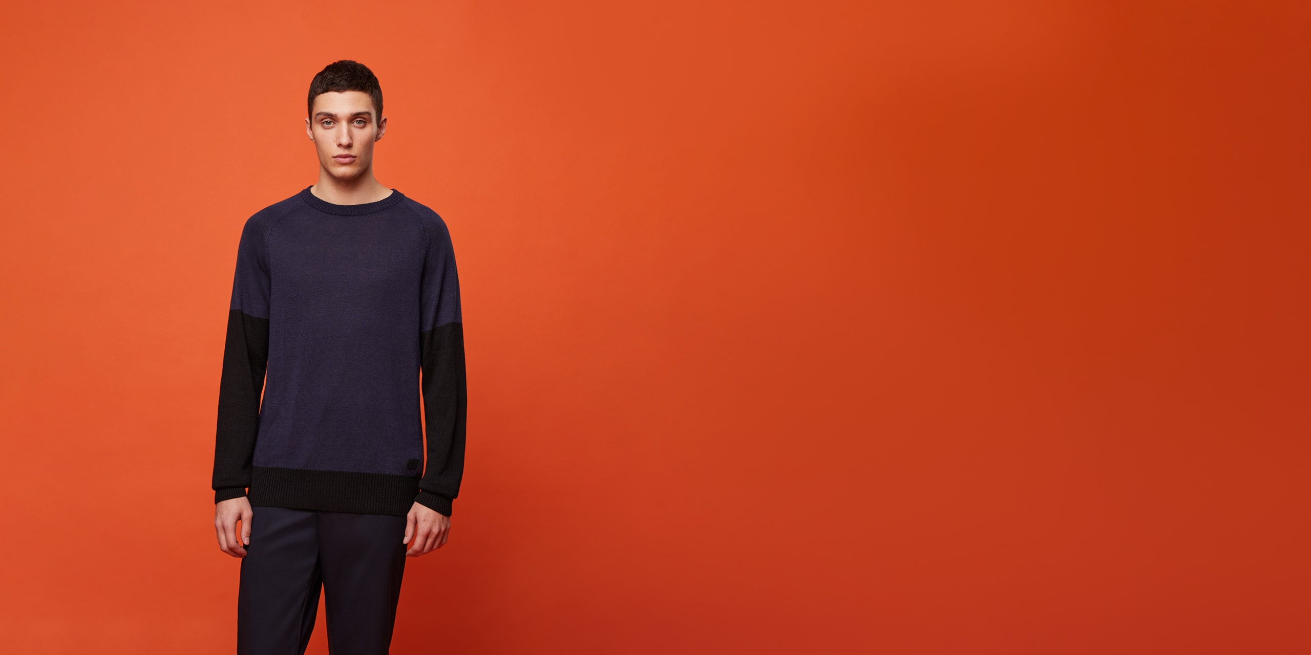 AlphaTauri | FASHY V2.Y7.01 | Knit Crewneck Sweatshirt in Navy for Men AlphaTauri | FASHY V2.Y7.01 | Knit Crewneck Sweatshirt in Navy for Men