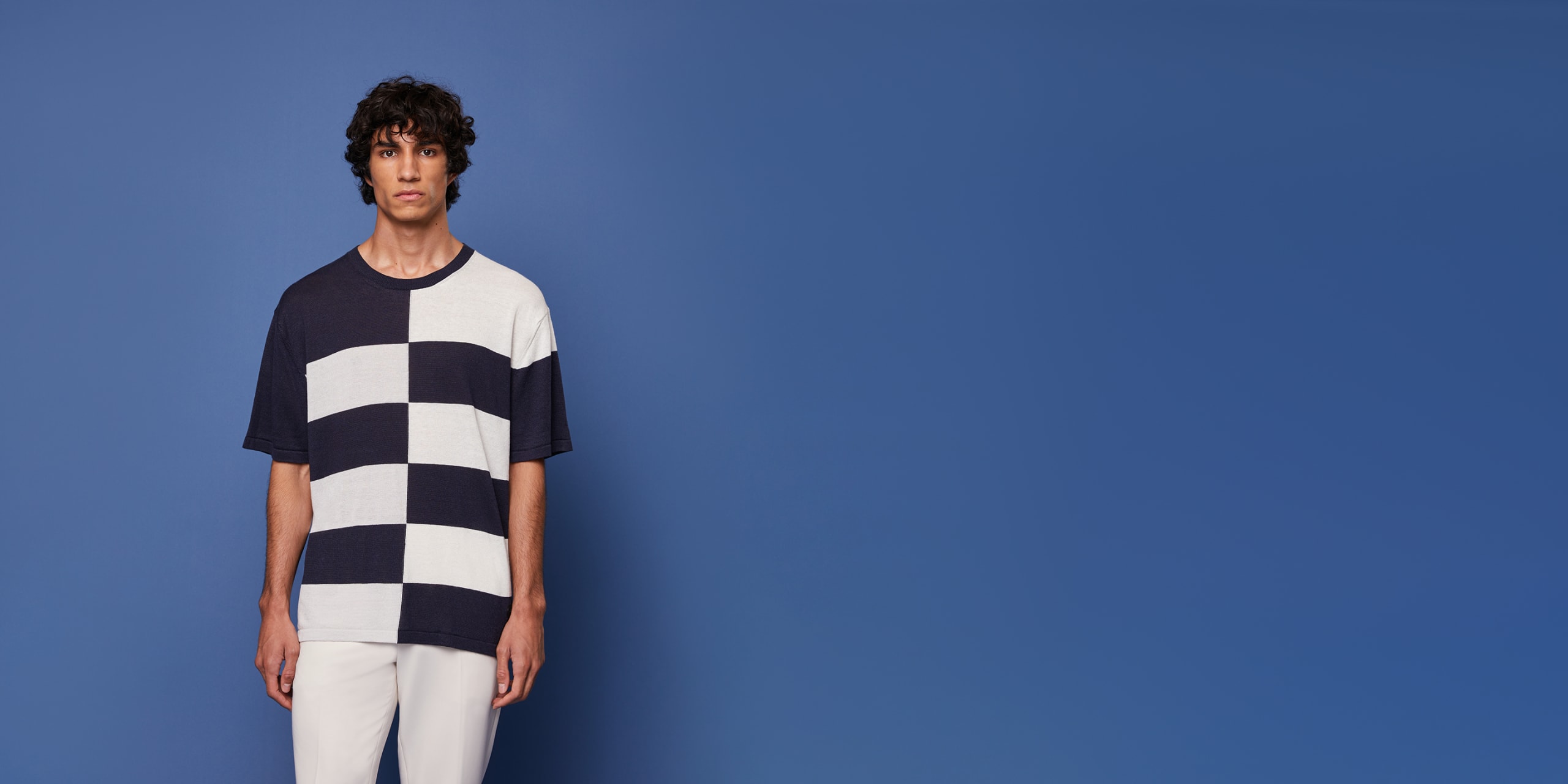 AlphaTauri | FALOL V1.Y7.01 | T-shirt oversize en maille in Bleu Marine / Blanc for Homme AlphaTauri | FALOL V1.Y7.01 | T-shirt oversize en maille in Bleu Marine / Blanc for Homme