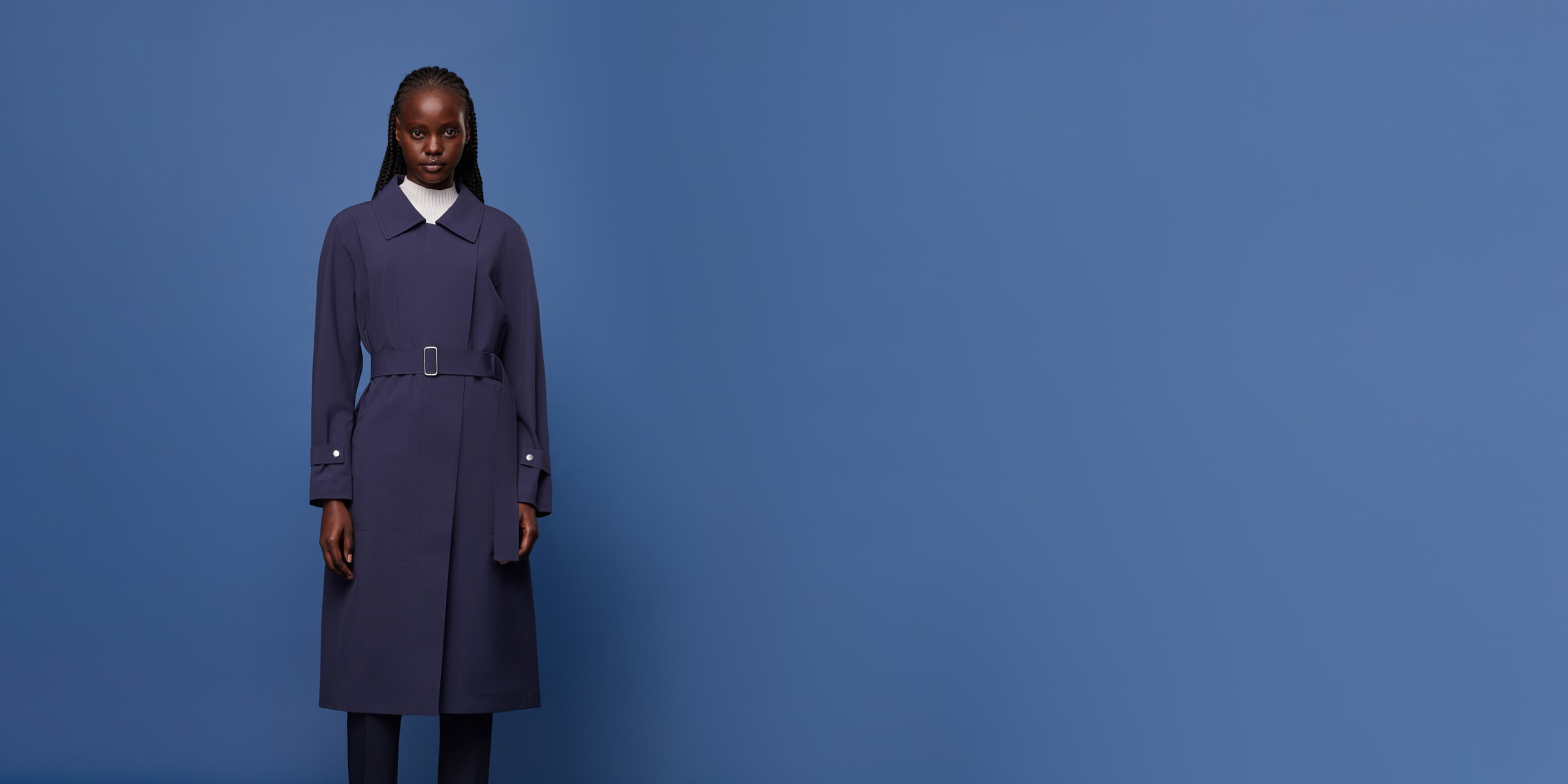 AlphaTauri | OMECA V1.Y7.01 | Trench compressible et imperméable en Taurobran® in Bleu Marine for Femme AlphaTauri | OMECA V1.Y7.01 | Trench compressible et imperméable en Taurobran® in Bleu Marine for Femme