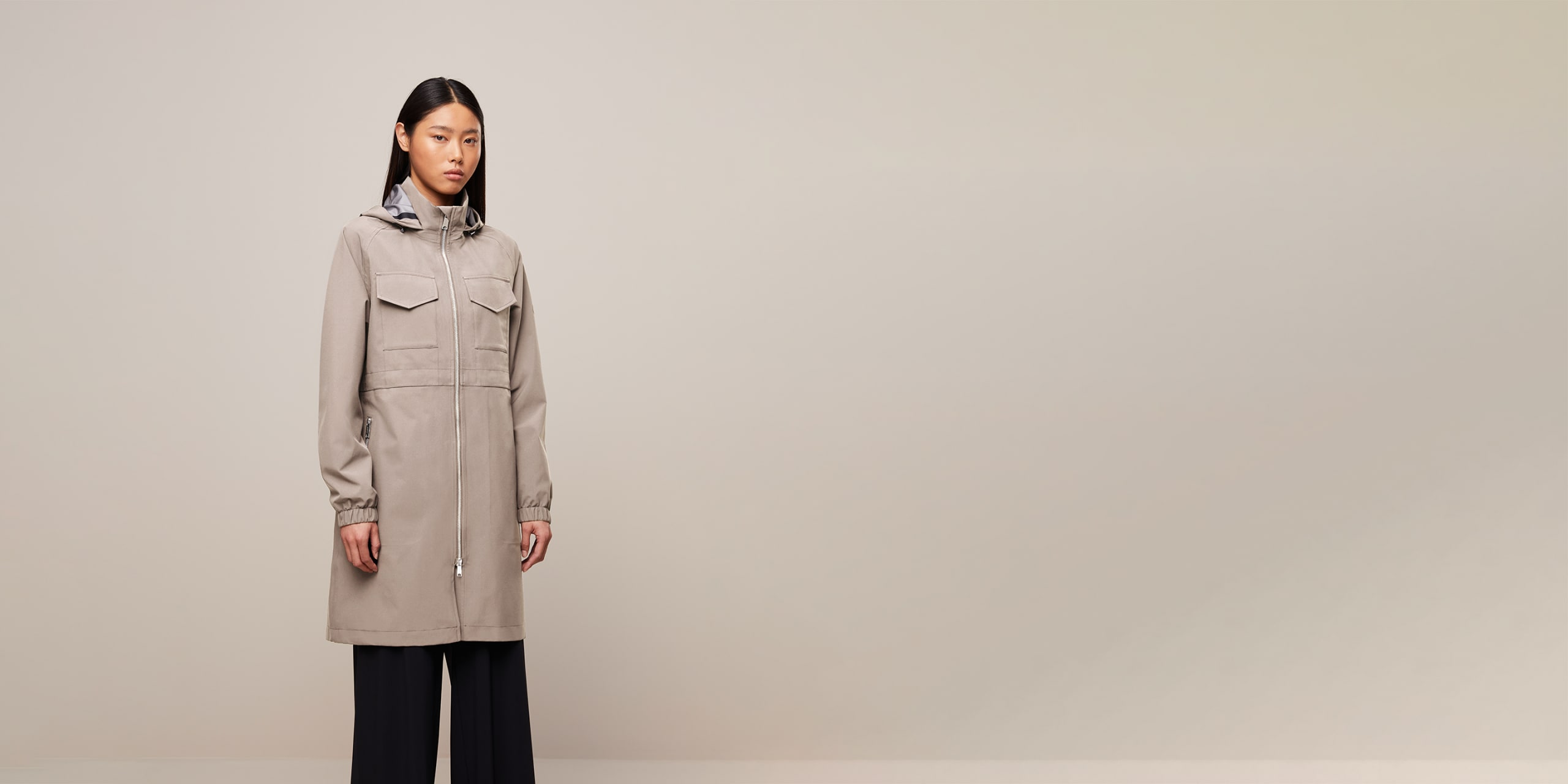 AlphaTauri | KAAV V6.Y7.01 | Legendärer, wasserdichter Packable Taurobran® Parka in Sand für Damen AlphaTauri | KAAV V6.Y7.01 | Legendärer, wasserdichter Packable Taurobran® Parka in Sand für Damen