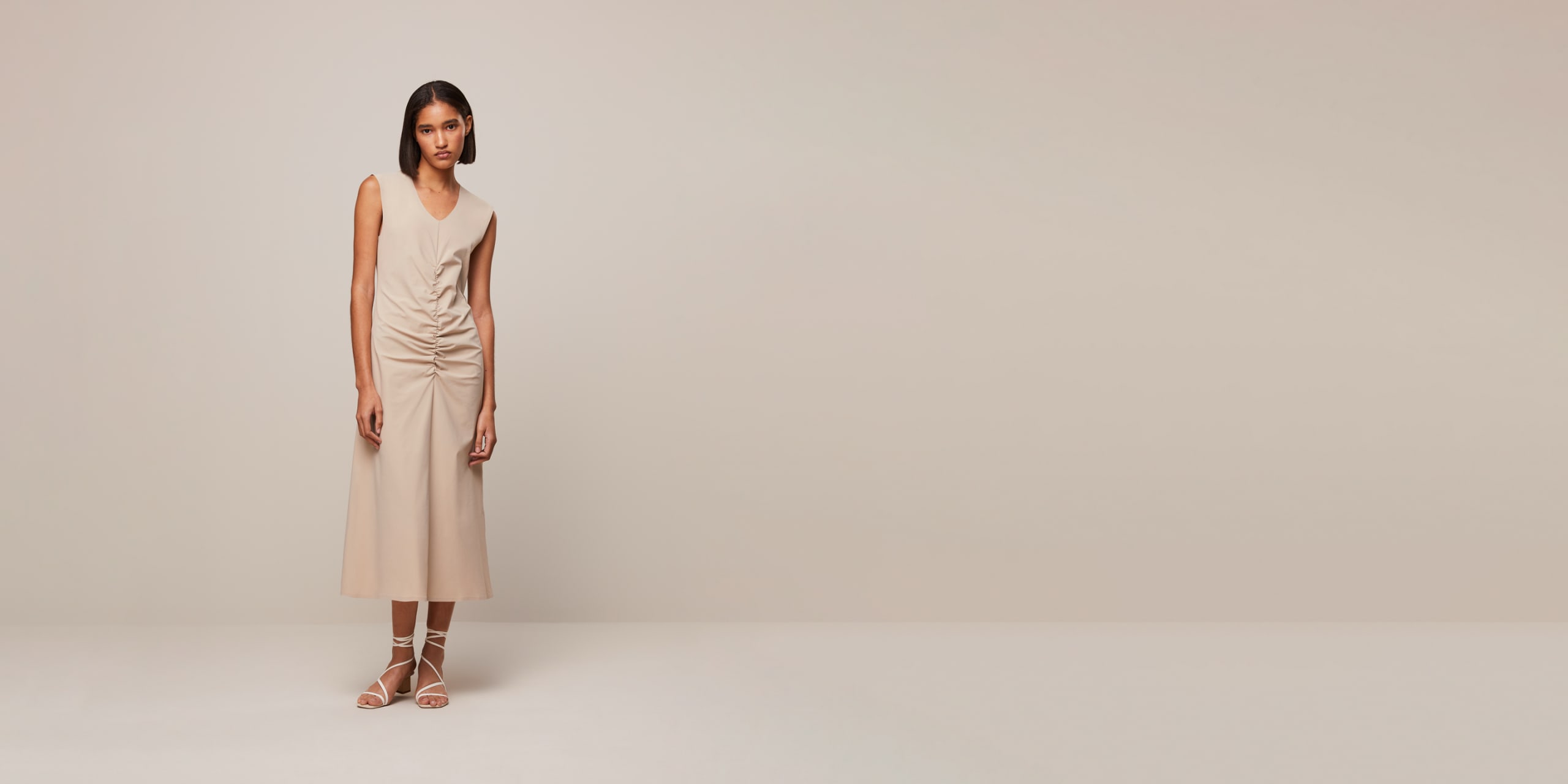AlphaTauri | JEULAM V1.Y7.01 | Robe en Power Stretch Jersey in Sable for Femme AlphaTauri | JEULAM V1.Y7.01 | Robe en Power Stretch Jersey in Sable for Femme