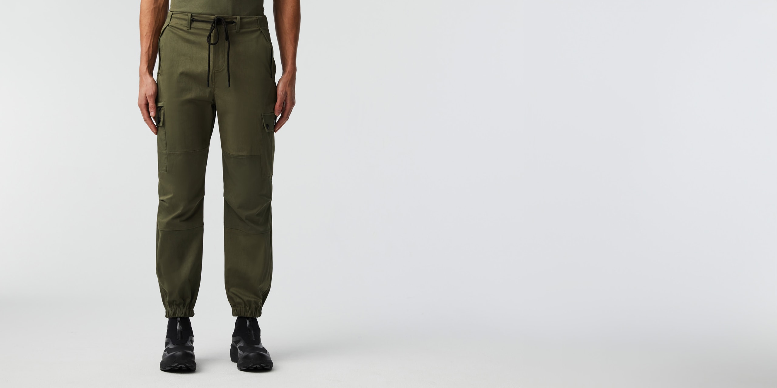 AlphaTauri | PALAL V1.Y8.02 | Pantalon cargo in Olive for Homme