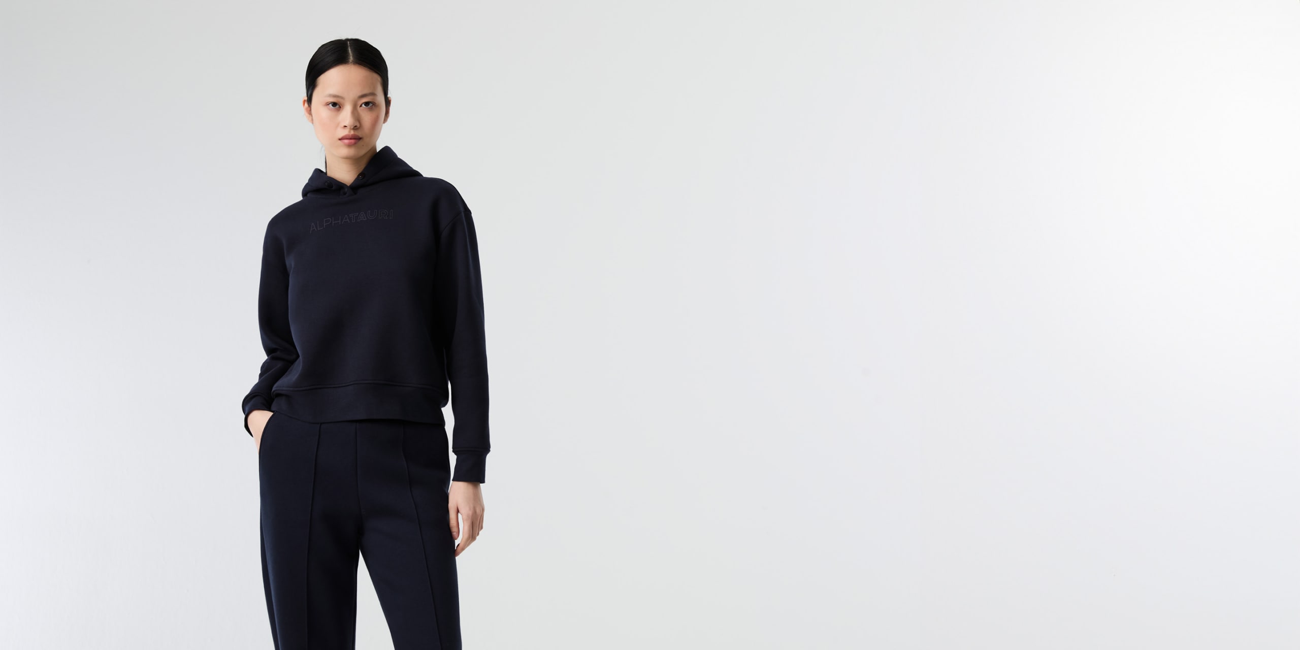 AlphaTauri | SERA V2.Y8.02 | Hoodie mit charakteristischem Logo in Navy für Damen