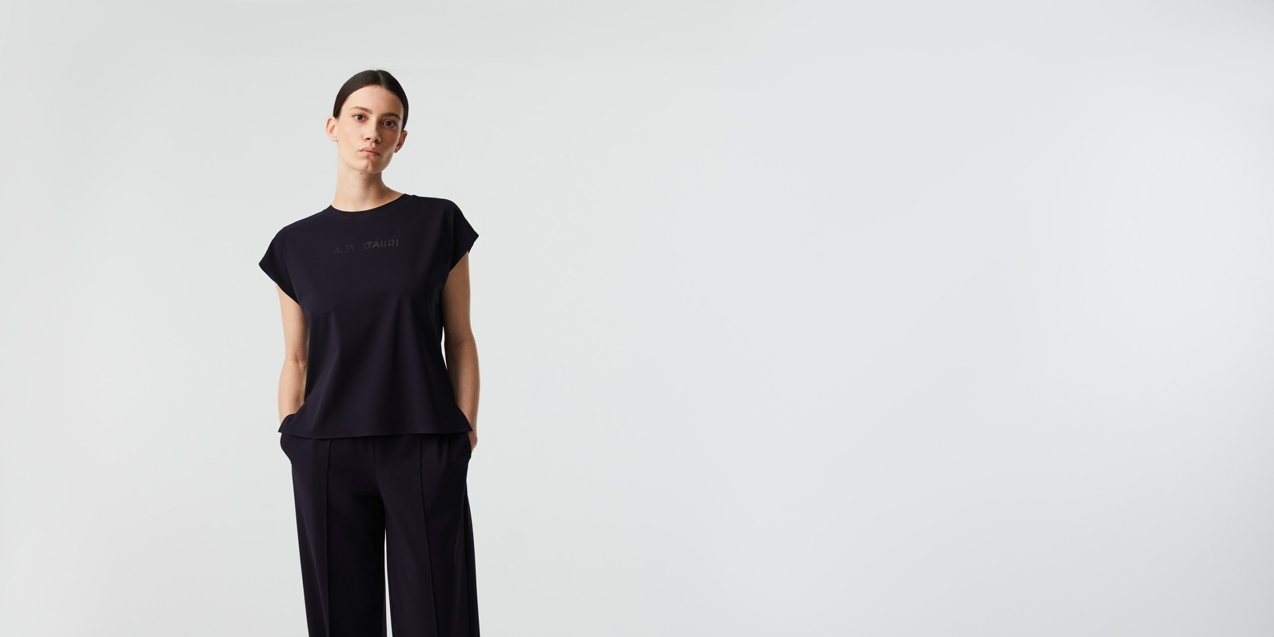 AlphaTauri | JEUWAL V2.Y8.02 | T-shirt en jersey Power Stretch in Bleu Marine for Femme