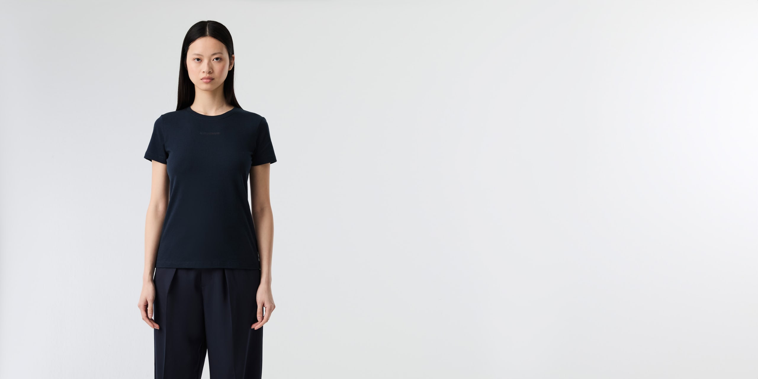 AlphaTauri | JERU V4.Y8.02 | Baumwoll-T-Shirt mit charakteristischem Logo in Navy für Damen