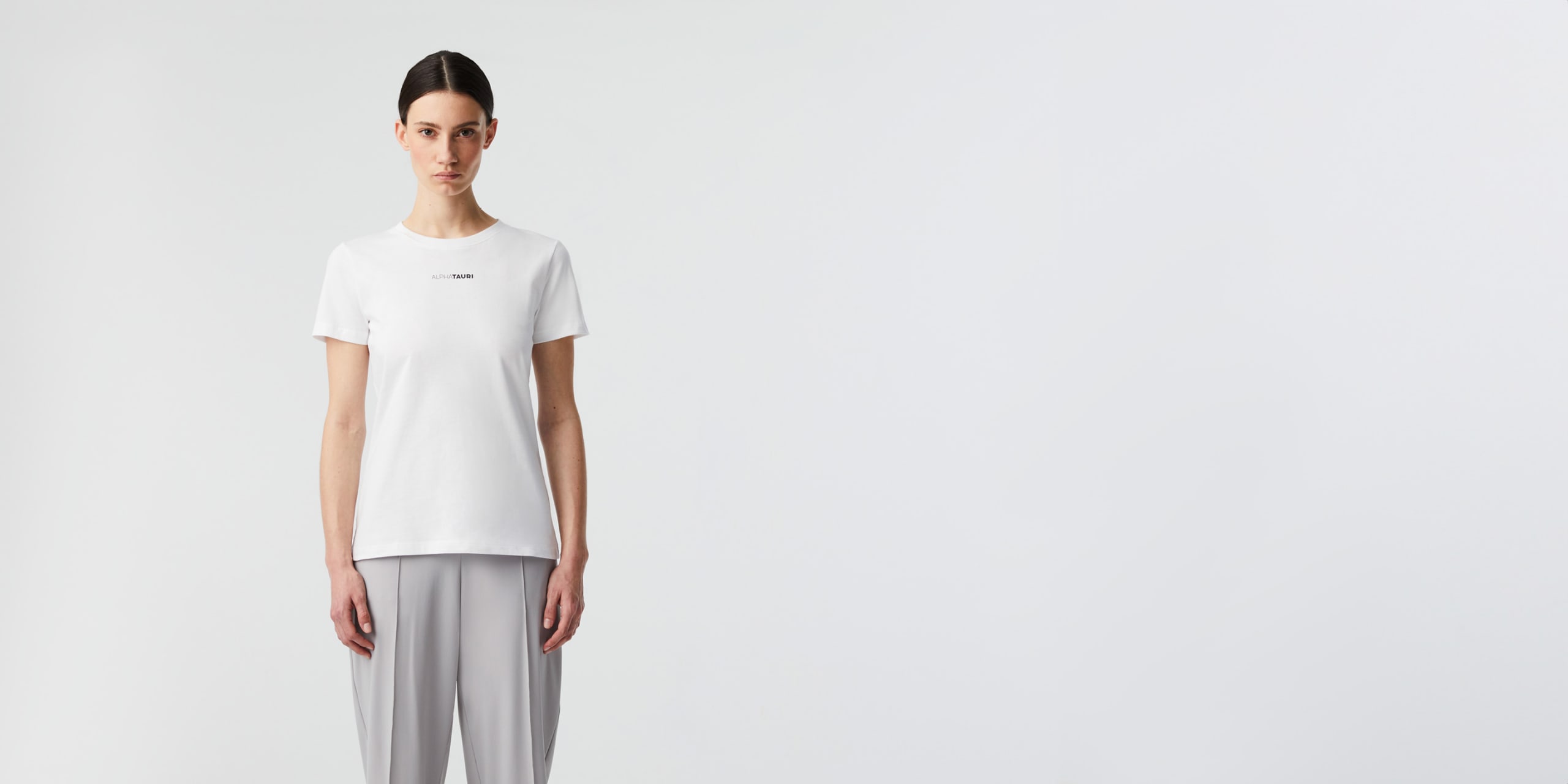 AlphaTauri | JERU V4.Y8.02 | Baumwoll-T-Shirt mit charakteristischem Logo in Weiß für Damen