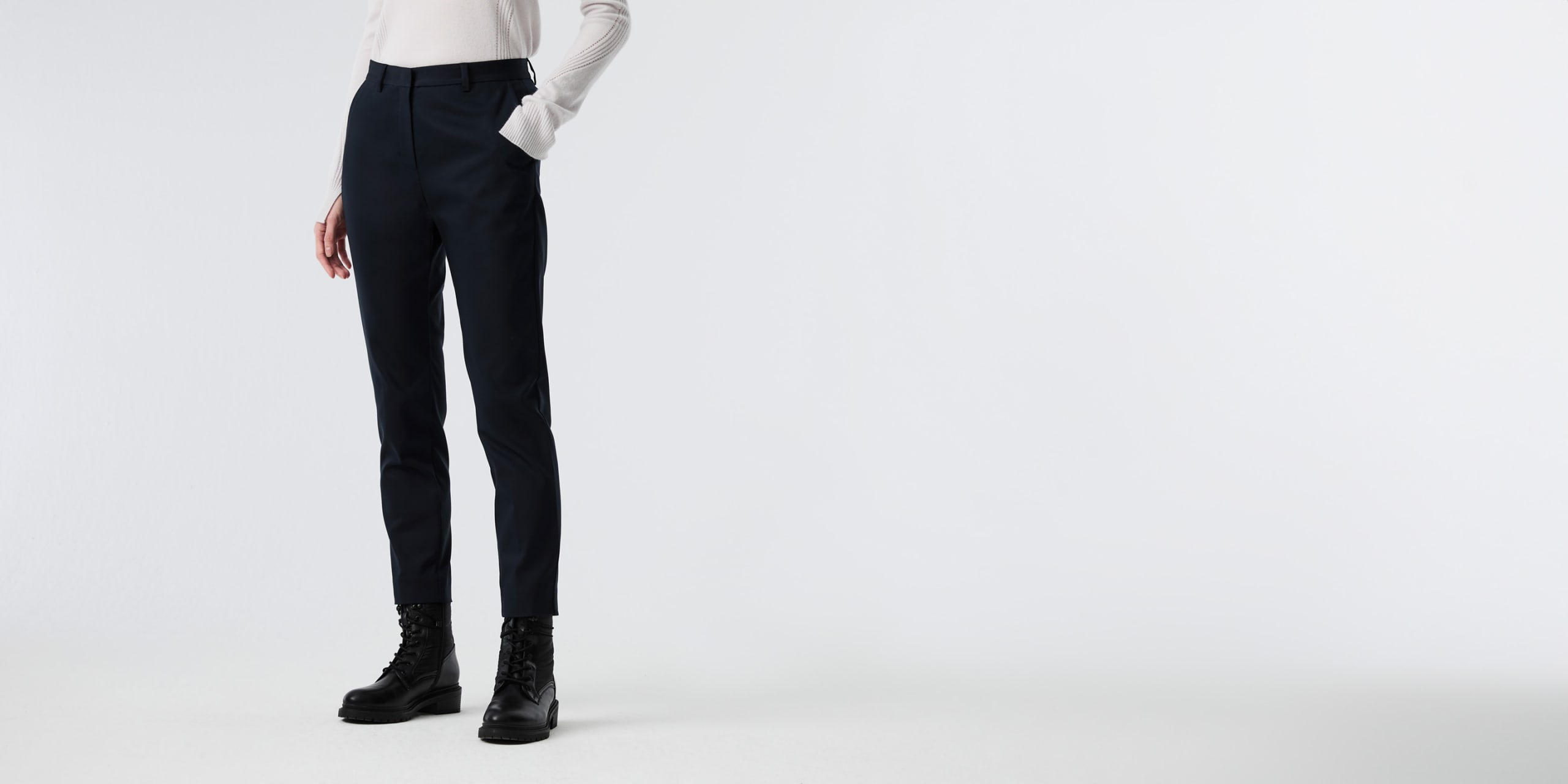 AlphaTauri | PERTI V4.Y8.02 | Tapered Trousers in Navy for Women