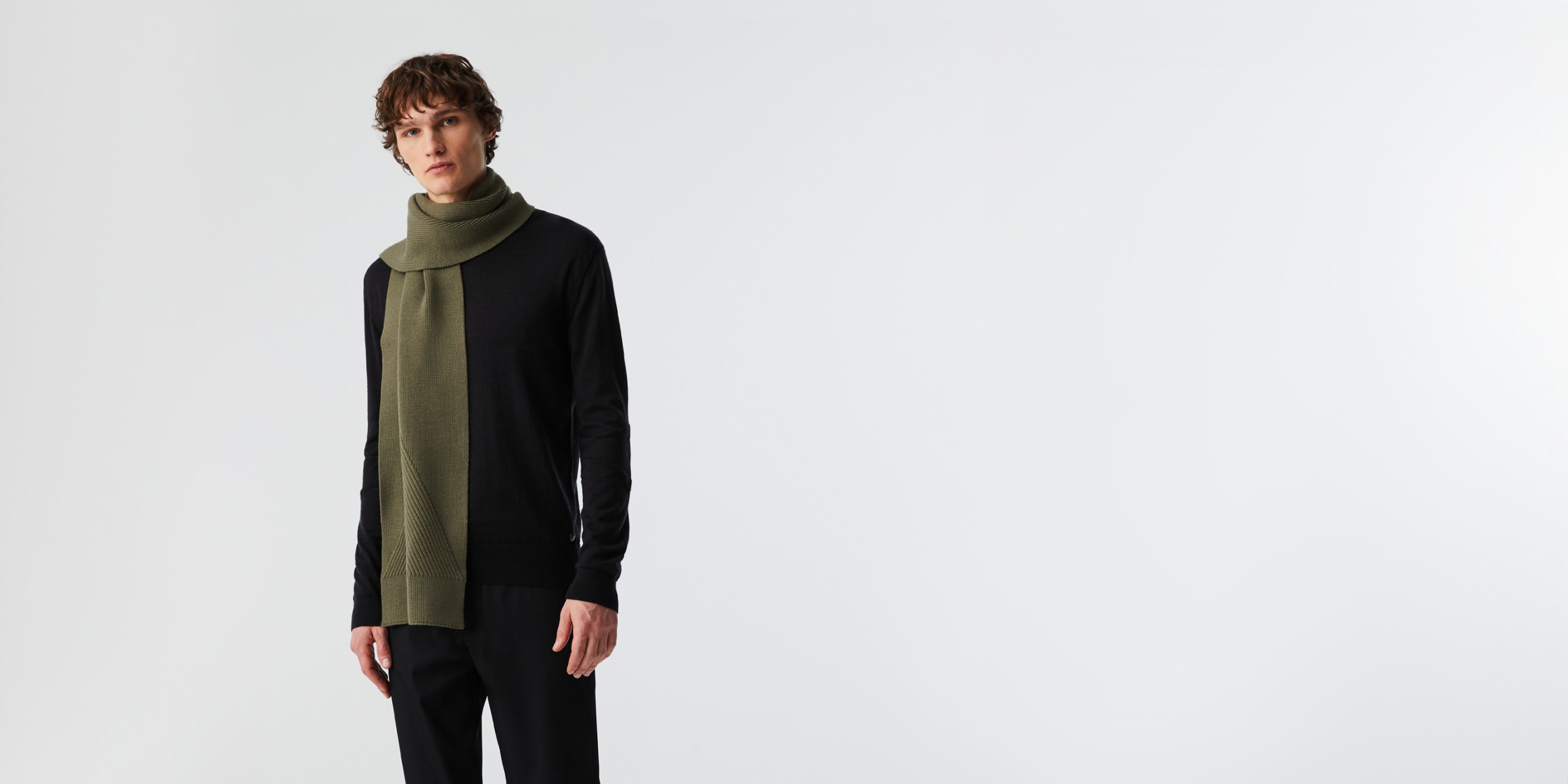 AlphaTauri | AFFA V1.Y8.02 | Sciarpa in maglia in Verde Oliva for Unisex AlphaTauri | AFFA V1.Y8.02 | Sciarpa in maglia in Verde Oliva for Unisex