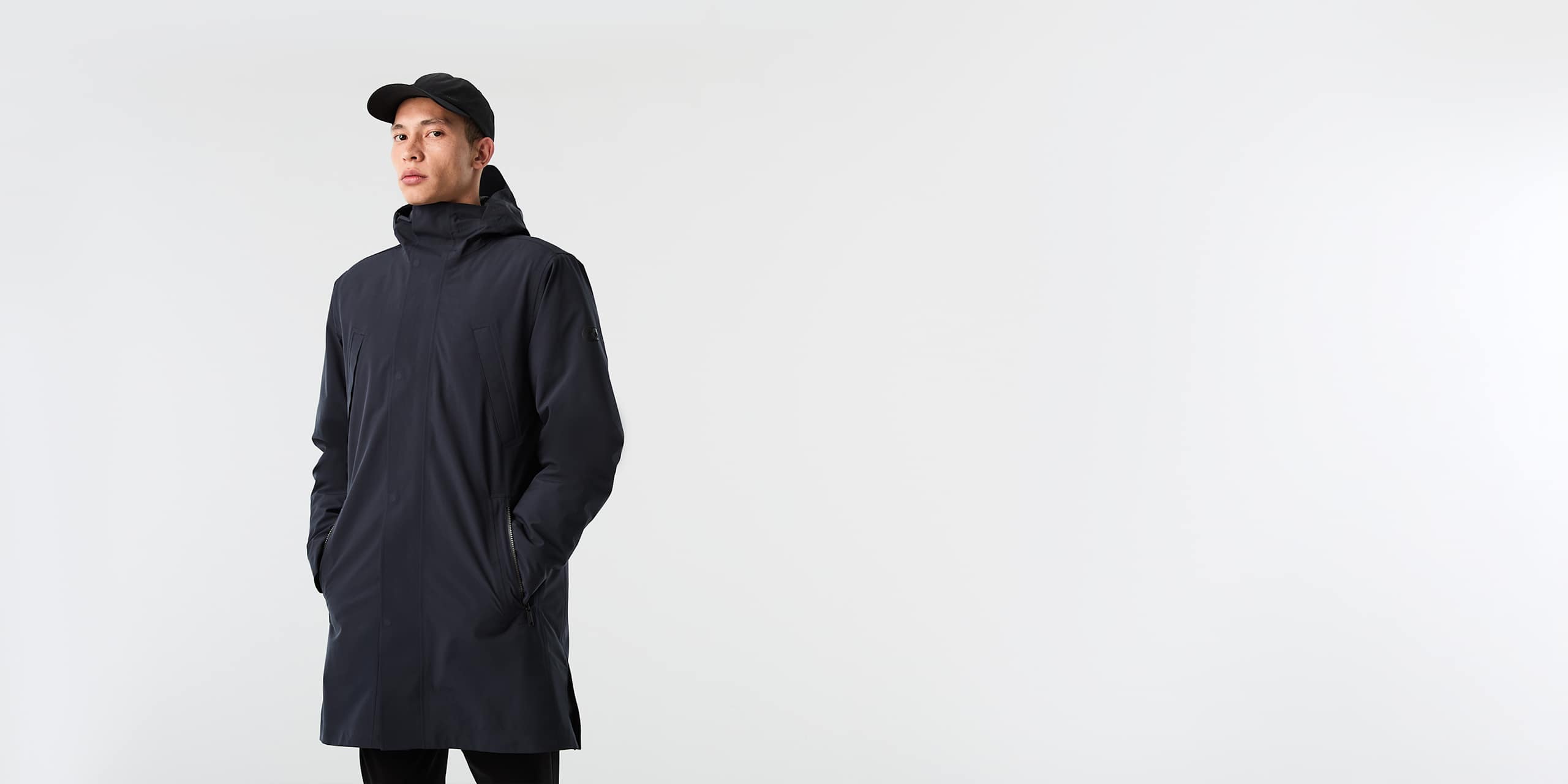 AlphaTauri | KOOV V10.Y7.02 | Parka pliable déperlante emblématique en Taurobran® in Bleu Marine for Homme