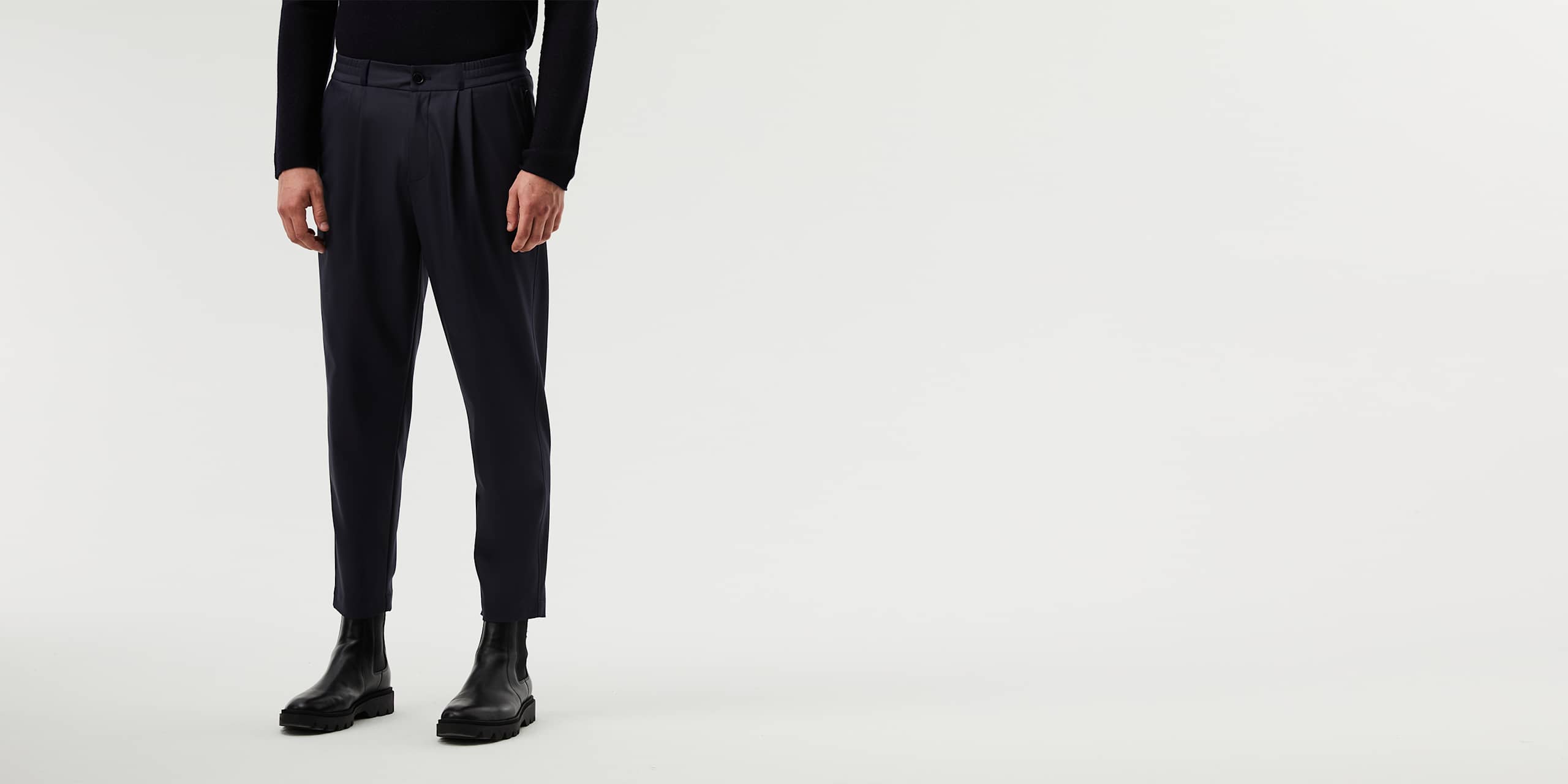 AlphaTauri | PAVO V1.Y7.02 | Tapered Wide Leg Cropped Trousers in Navy for Men