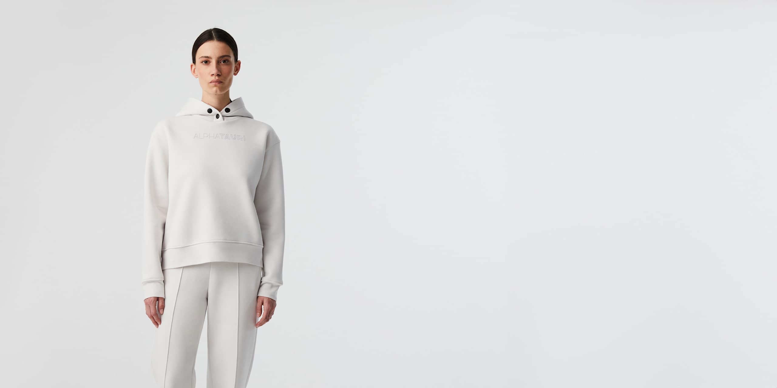 AlphaTauri | SERA V2.Y8.02 | Sweat-shirt à capuche avec logo signature in Blanc Cassé for Femme