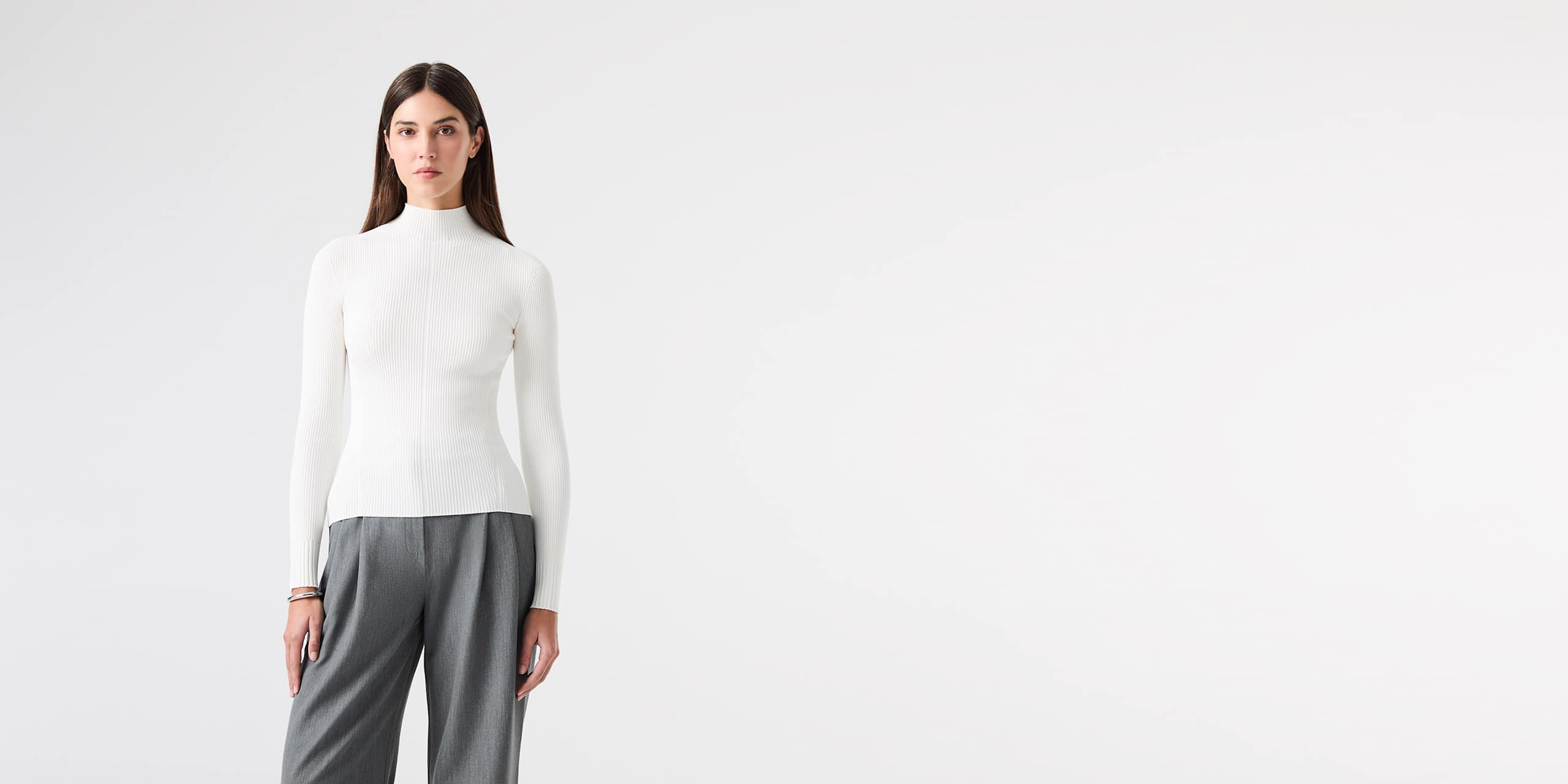 AlphaTauri | FIONA V1.Y9.02 | Sweat-shirt léger en maille 3D à col cheminée in White for Femme AlphaTauri | FIONA V1.Y9.02 | Sweat-shirt léger en maille 3D à col cheminée in White for Femme