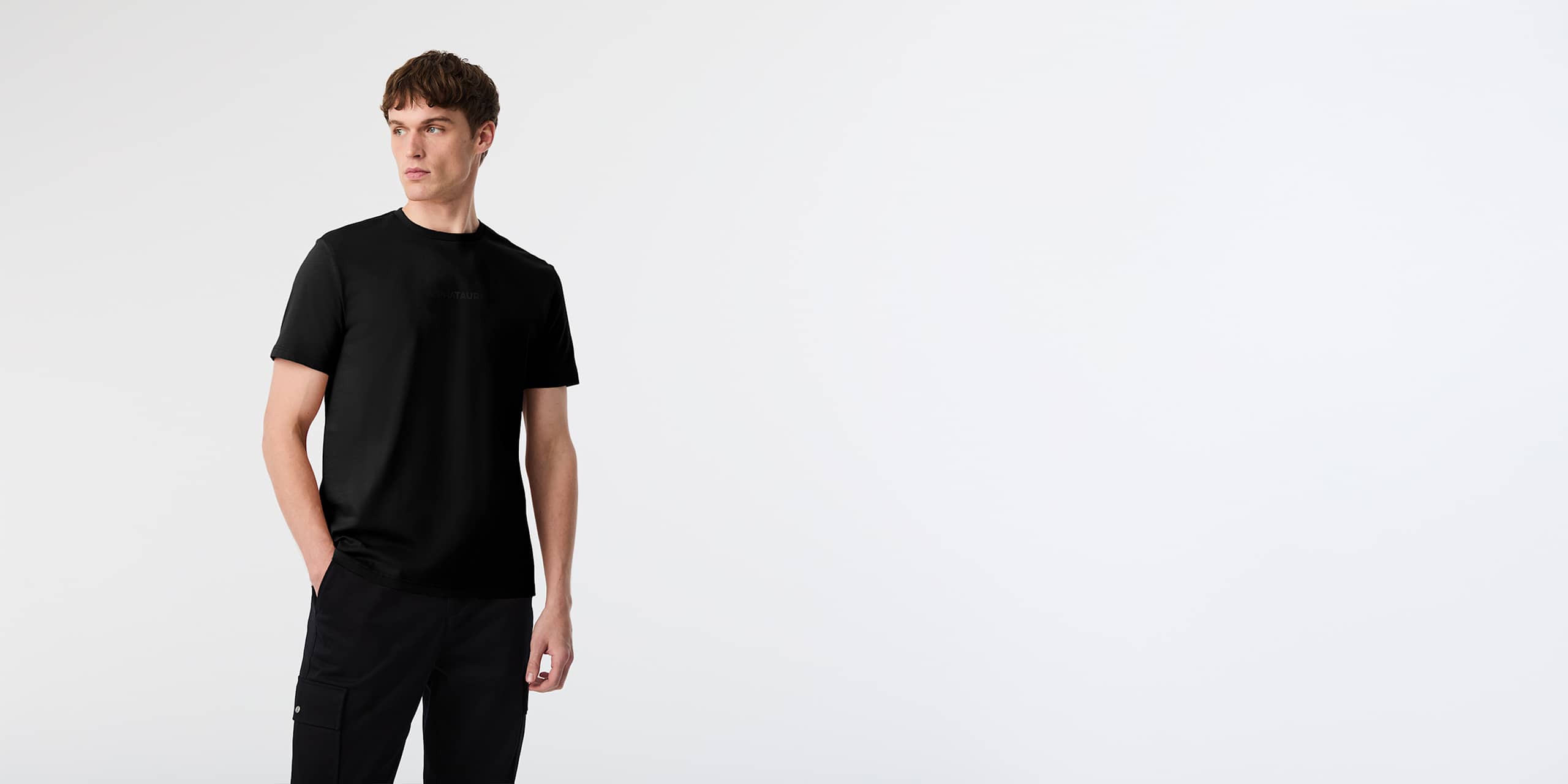 AlphaTauri | JOTTO V1.Y8.02 | Baumwoll-T-Shirt mit charakteristischem Logo in Schwarz für Herren