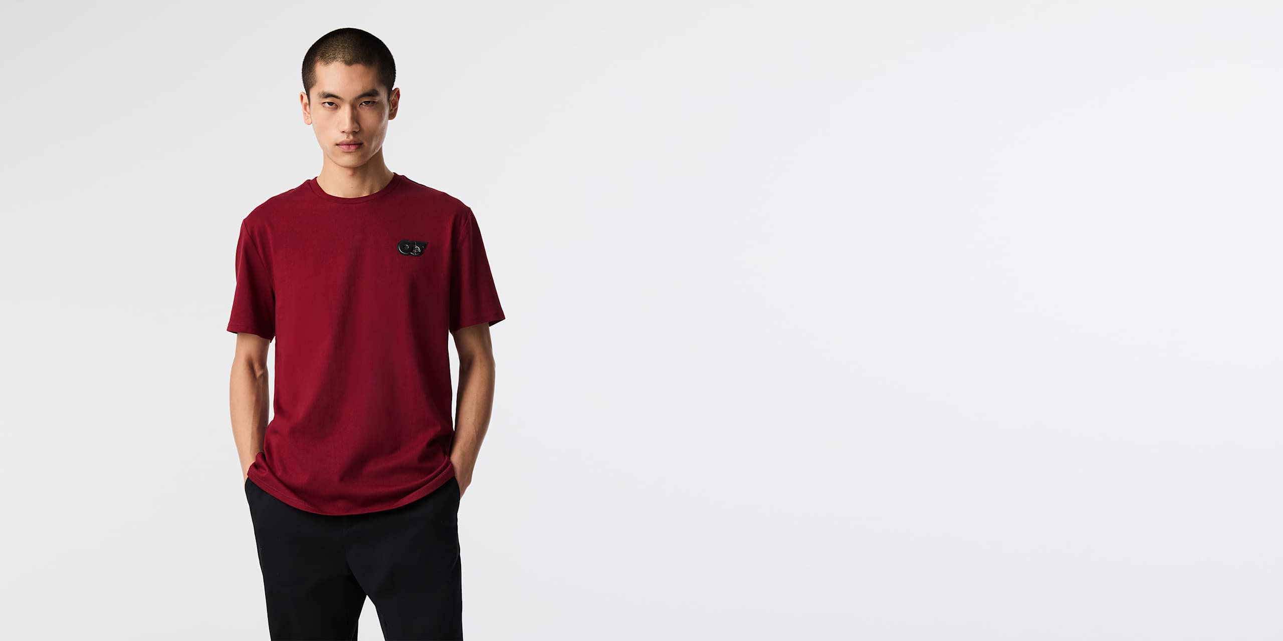 AlphaTauri | JOTTA V2.Y9.02 | T-Shirt aus Bio-Baumwolle mit Logo in Dark Berry für Herren AlphaTauri | JOTTA V2.Y9.02 | T-Shirt aus Bio-Baumwolle mit Logo in Dark Berry für Herren