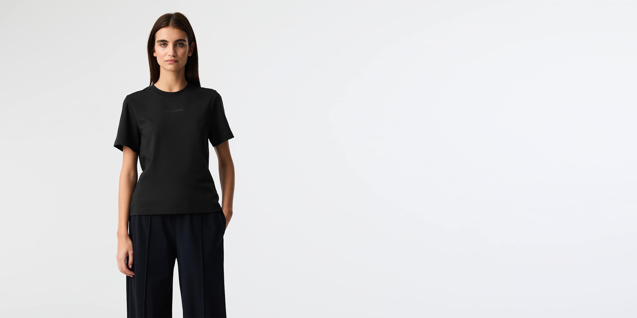 AlphaTauri | JADY V1.Y9.02 | Camiseta de algodón orgánico in Black for Mujer