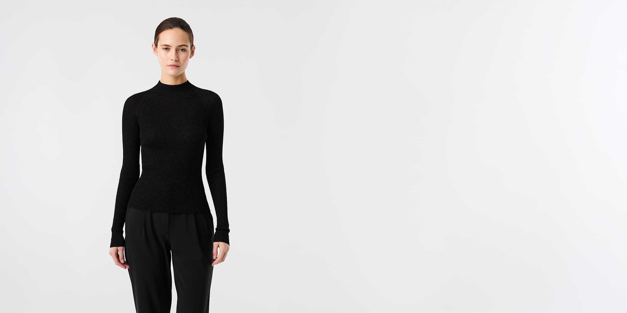 AlphaTauri | FLORA V1.Y9.02 | 3D-Strick Pullover mit Stehkragen und Metallic-Garn in Schwarz für Damen
