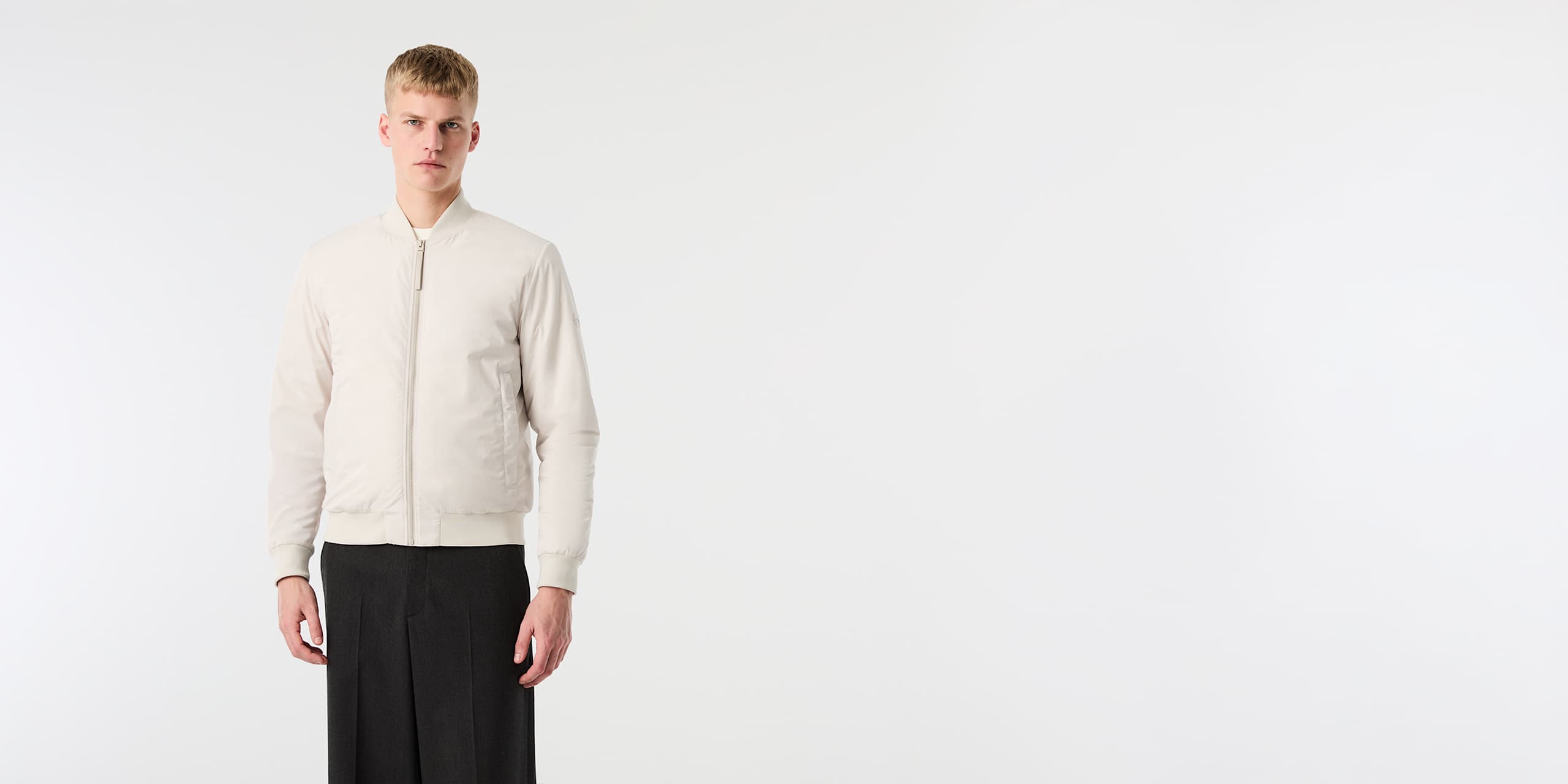AlphaTauri | OUBLIS V1.Y10.02 | Water-repellent Light Padded Bomber Jacket with Primaloft® in Stone für Herren
