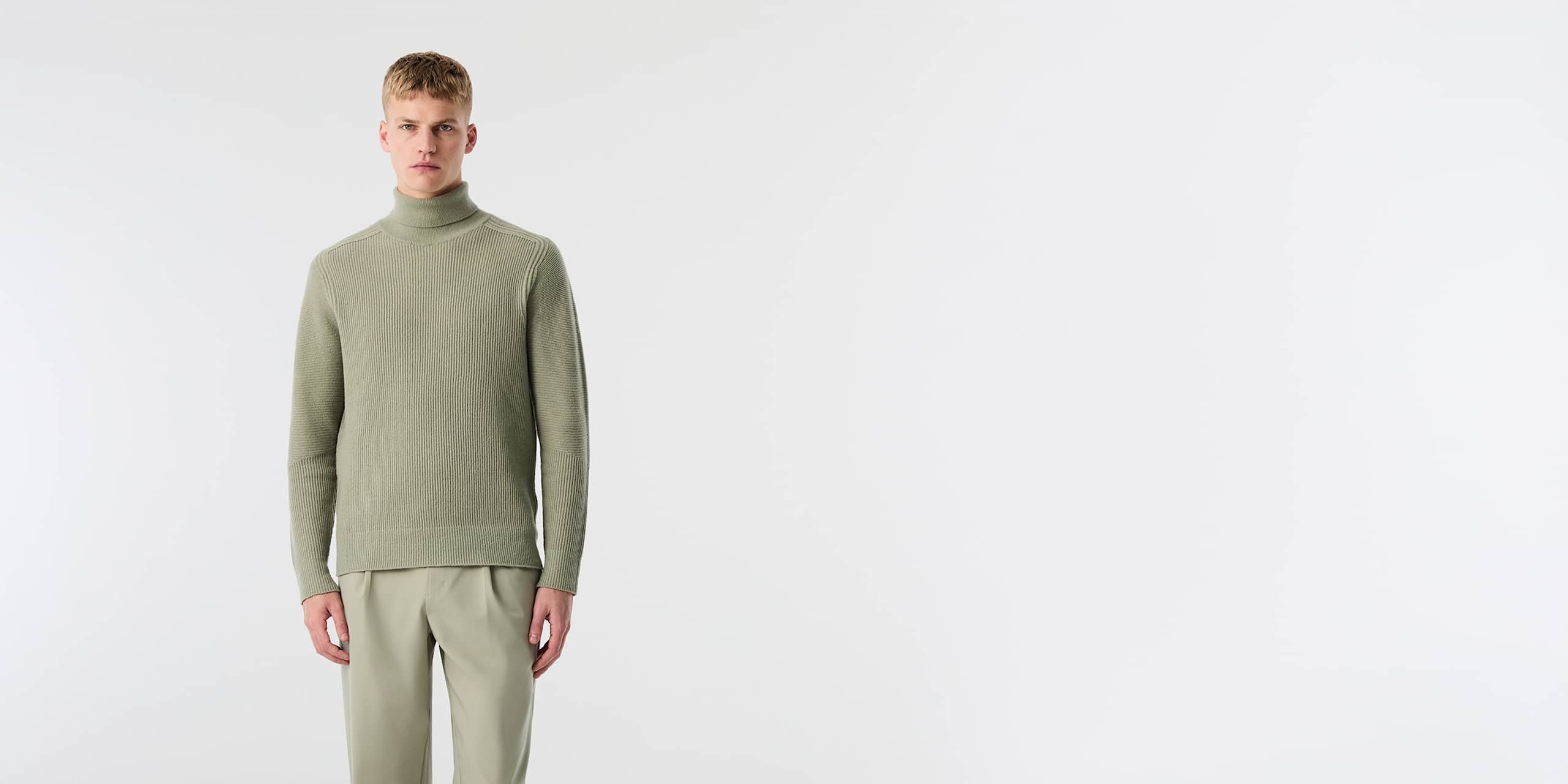 AlphaTauri | FANNES V1.Y10.02 | 3D Knit Turtleneck Sweater made from 100% Wool in Dark Sage for Uomo