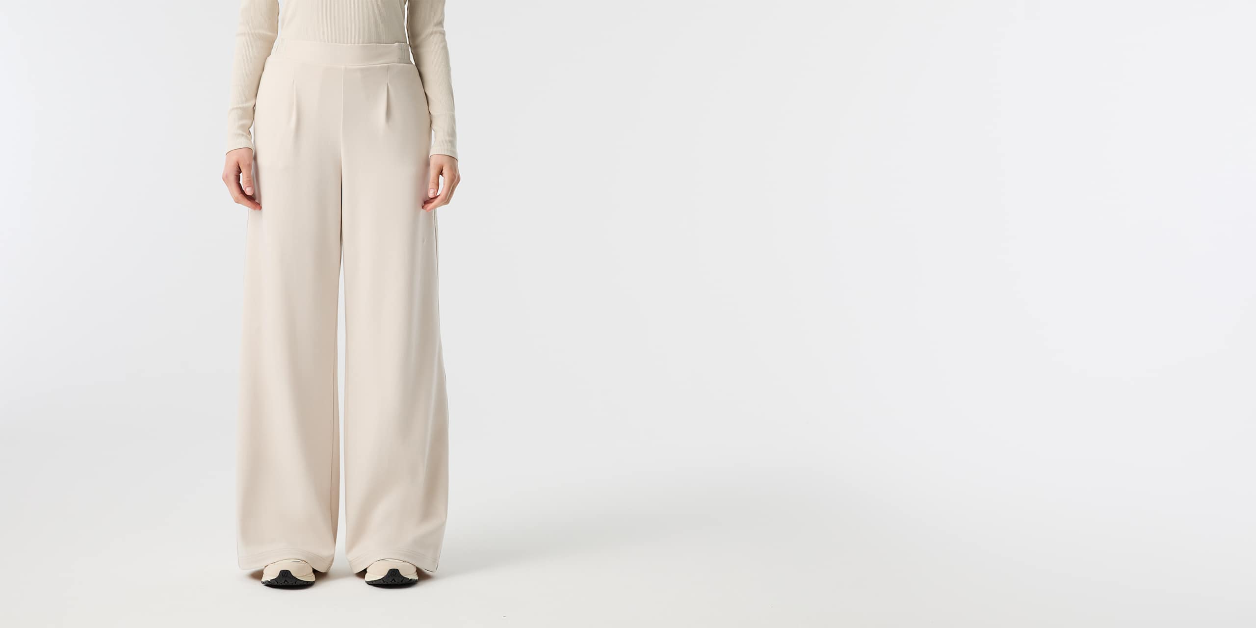 AlphaTauri | PRENTO V1.Y10.02 | Wide Leg Sweatpants in Stone for Women