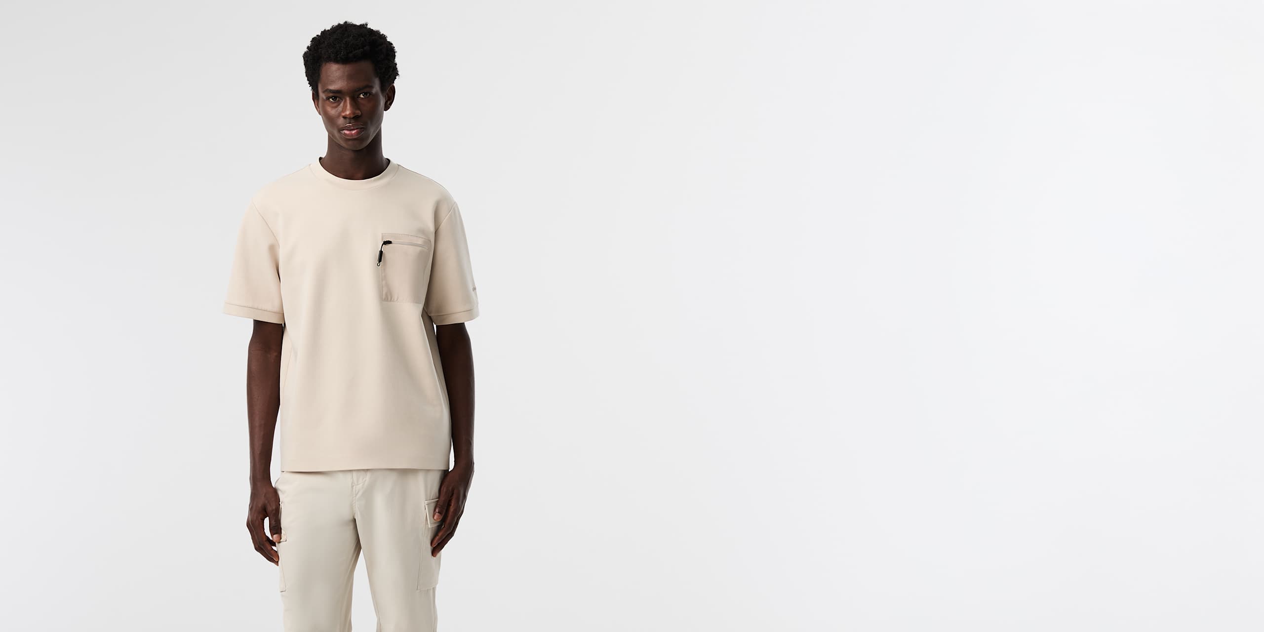 AlphaTauri | JORE V1.Y10.01 | T-Shirt mit aufgesetzter Tasche in Dune für Herren