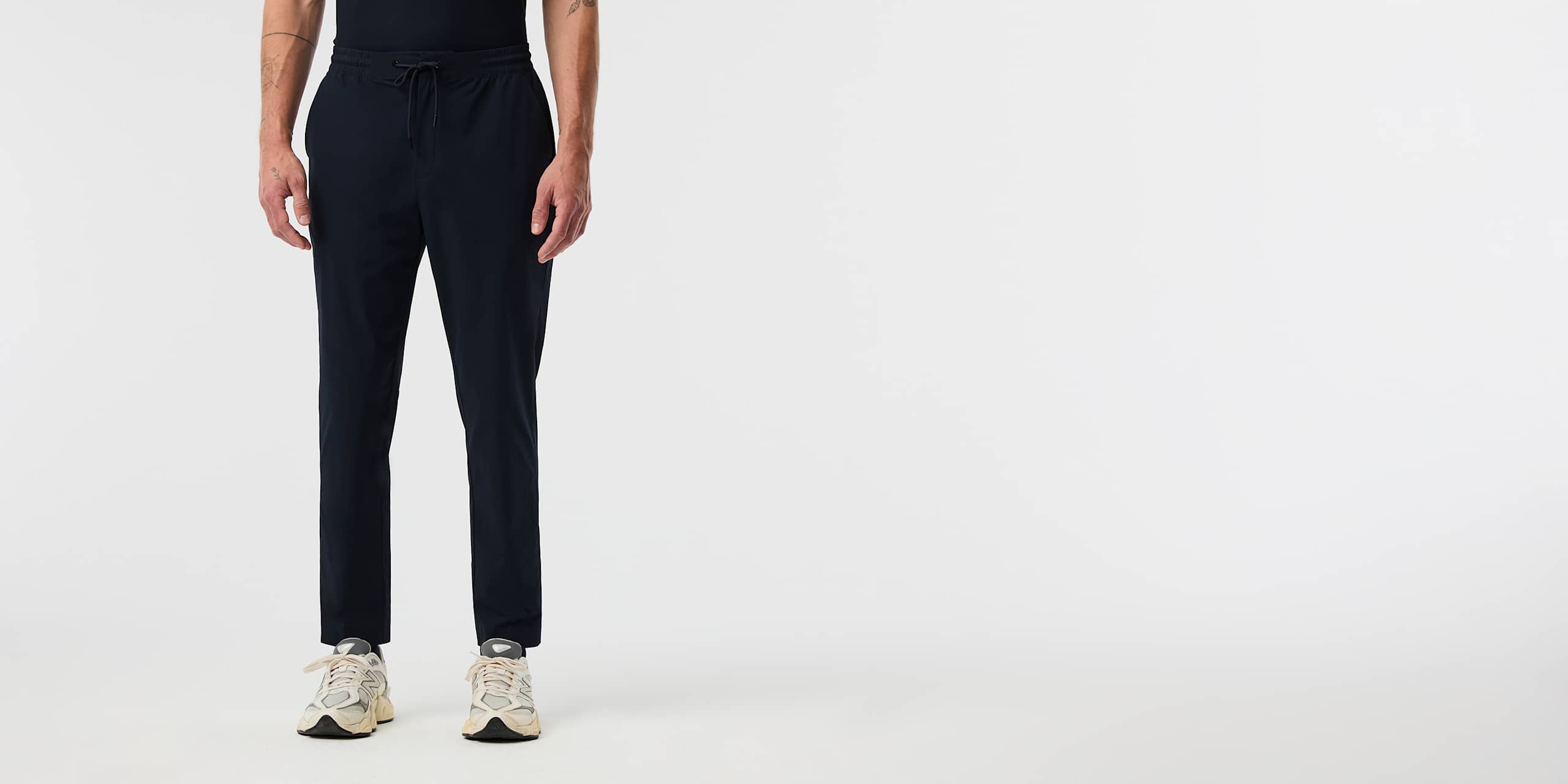 AlphaTauri | POCAS V2.Y10.01 | Pantalon Travelwear Performance Stretch in Dark Navy for Homme