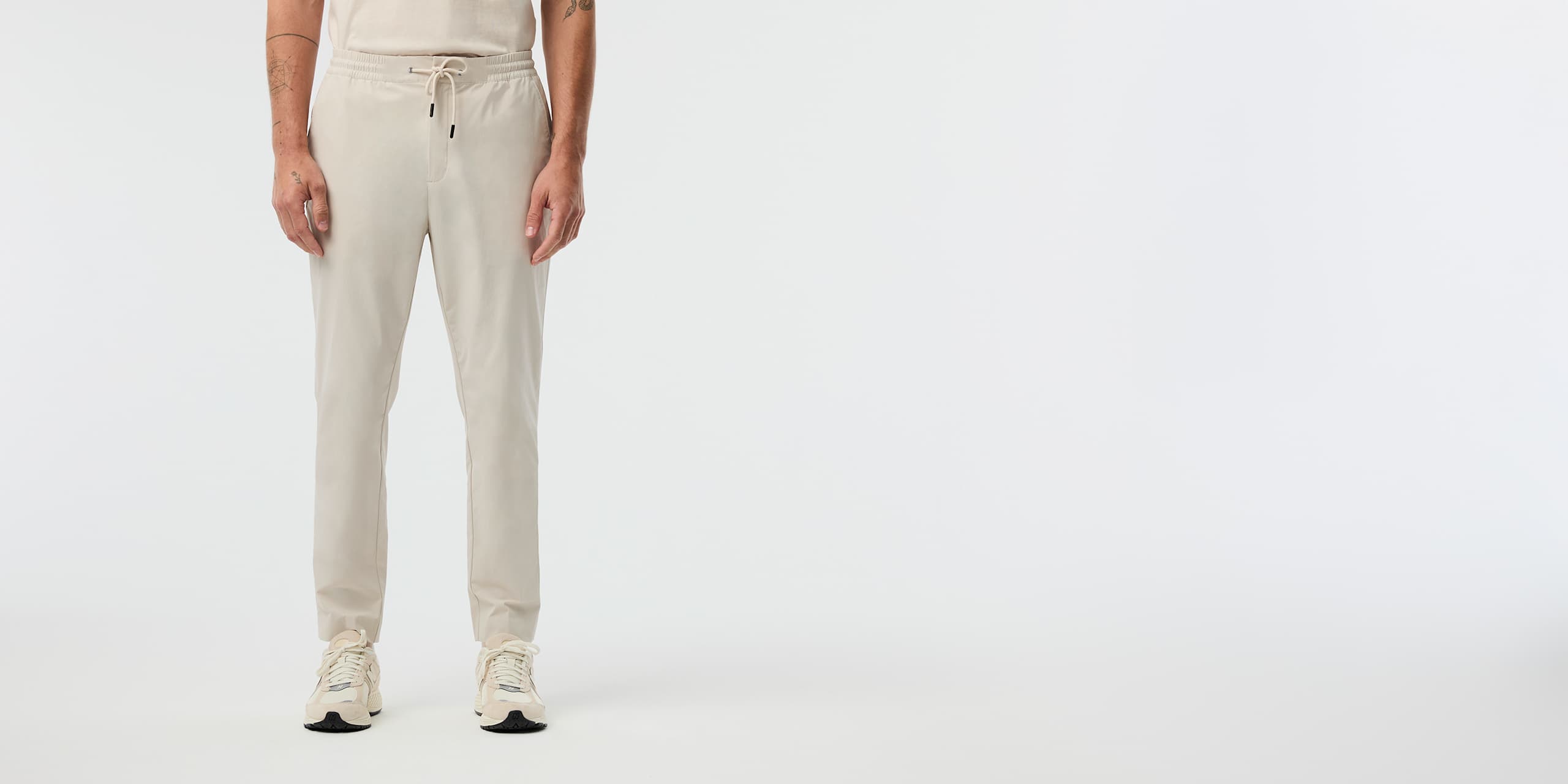 AlphaTauri | POCAS V2.Y10.01 | Pantalon Travelwear Performance Stretch in Stone for Homme