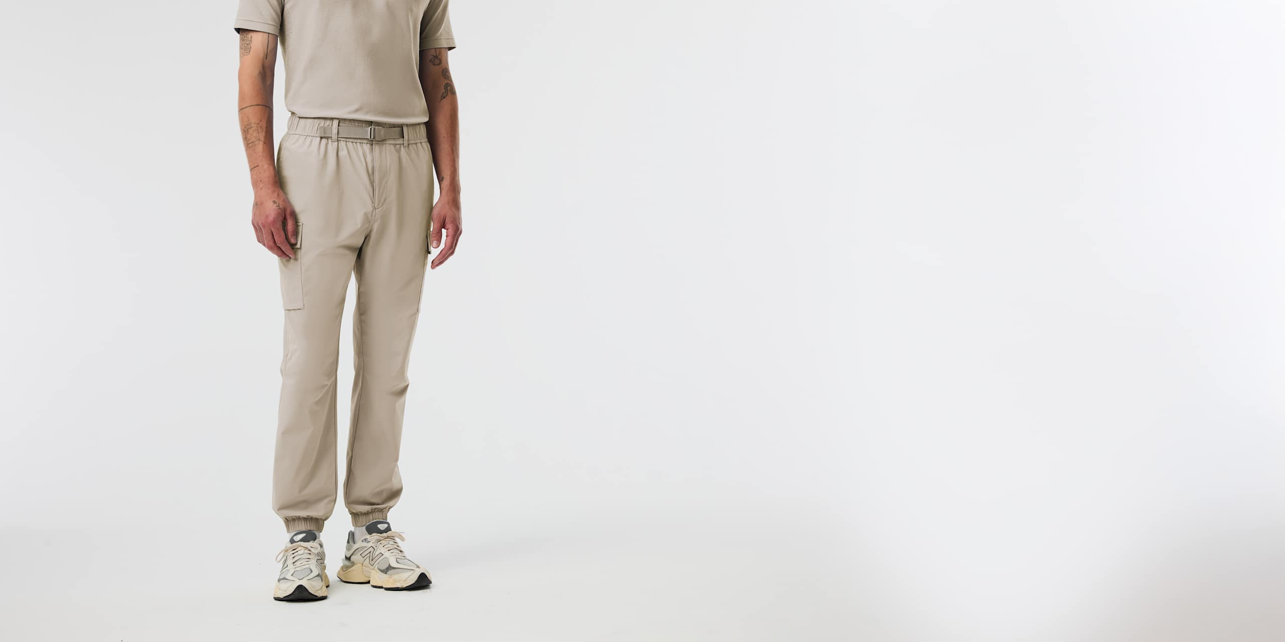 AlphaTauri | PLIX V1.Y10.01 | Pantaloni cargo elasticizzati ad alte prestazioni in Stone for Uomo