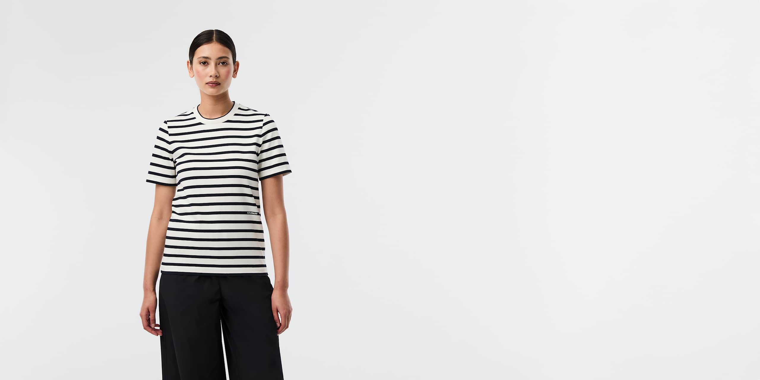 AlphaTauri | JALI V1.Y10.01 | T-shirt rayé en coton biologique in White / Dark Navy for Femme