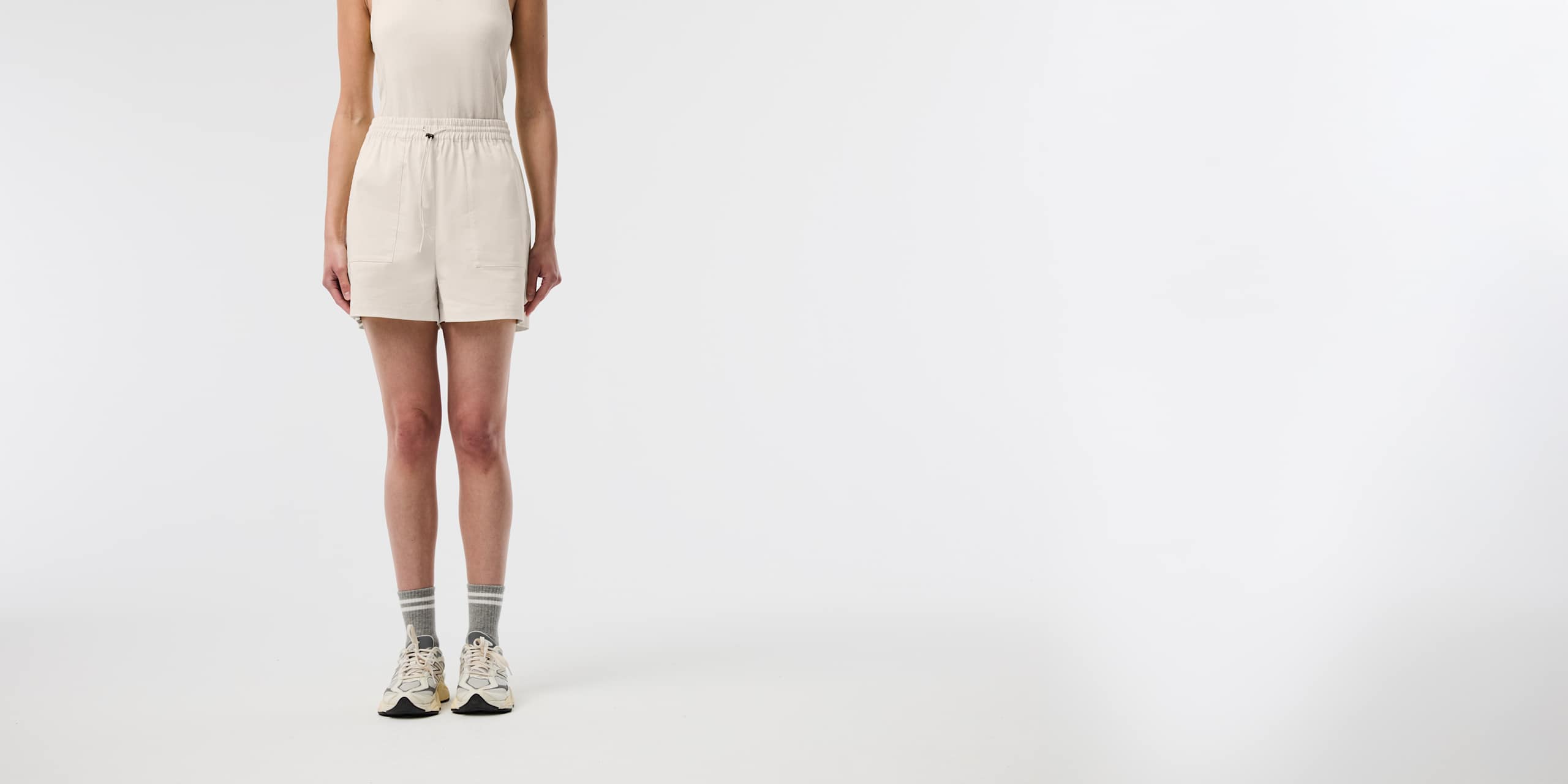 AlphaTauri | PERA V1.Y10.01 | Shorts de algodón orgánico in Stone for Mujer