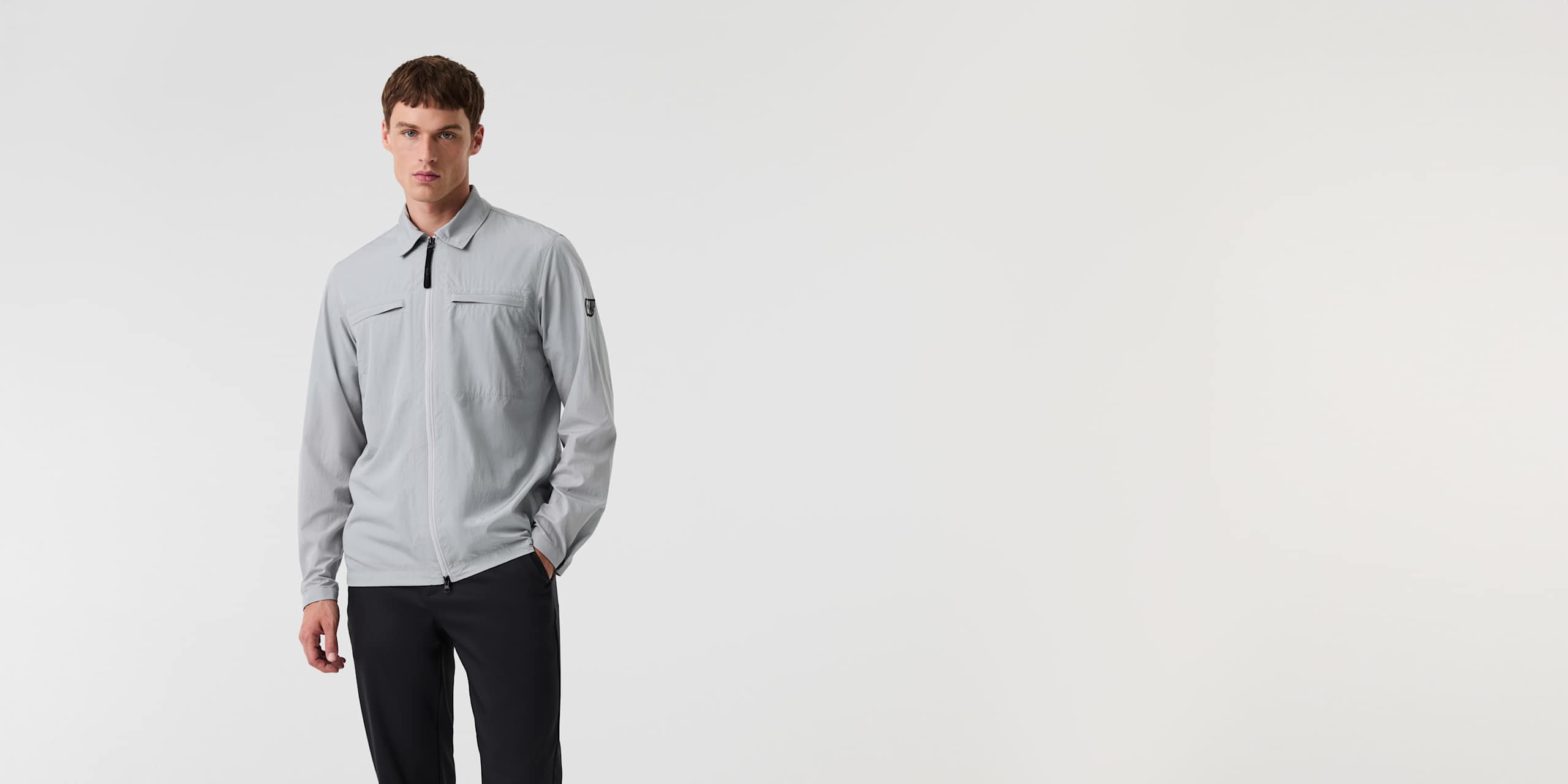AlphaTauri | OLUM V1.Y9.01 | Leichtes Overshirt in Mittelgrau für Herren AlphaTauri | OLUM V1.Y9.01 | Leichtes Overshirt in Mittelgrau für Herren