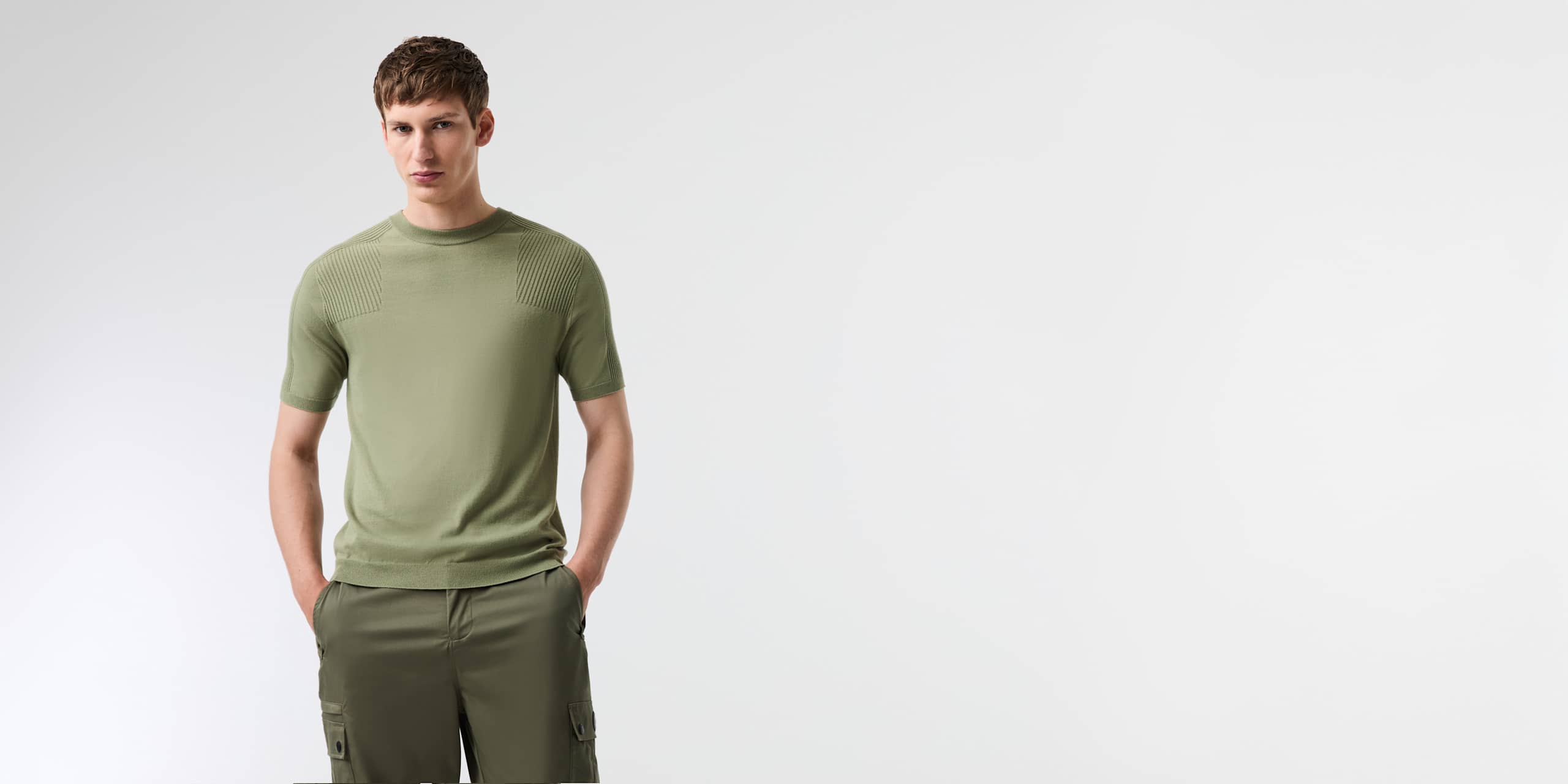AlphaTauri | FOTOR V2.Y9.01 | Seamless 3D Knit Cotton-Coolmax® T-Shirt in Olive Green for Men AlphaTauri | FOTOR V2.Y9.01 | Seamless 3D Knit Cotton-Coolmax® T-Shirt in Olive Green for Men