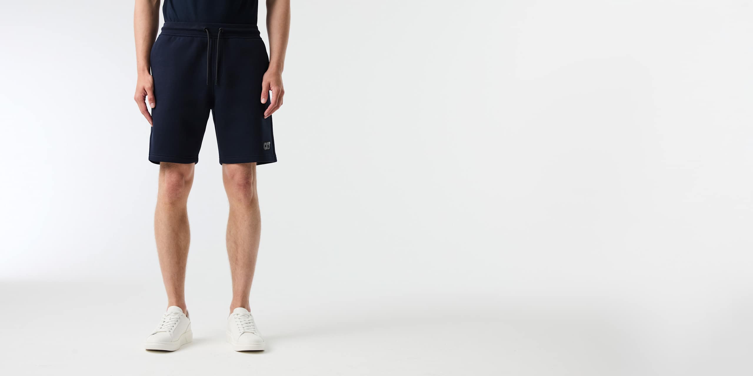 AlphaTauri | PHARS V1.Y9.01 | Sweatshorts mit charakteristischem Logo in Navy für Herren AlphaTauri | PHARS V1.Y9.01 | Sweatshorts mit charakteristischem Logo in Navy für Herren