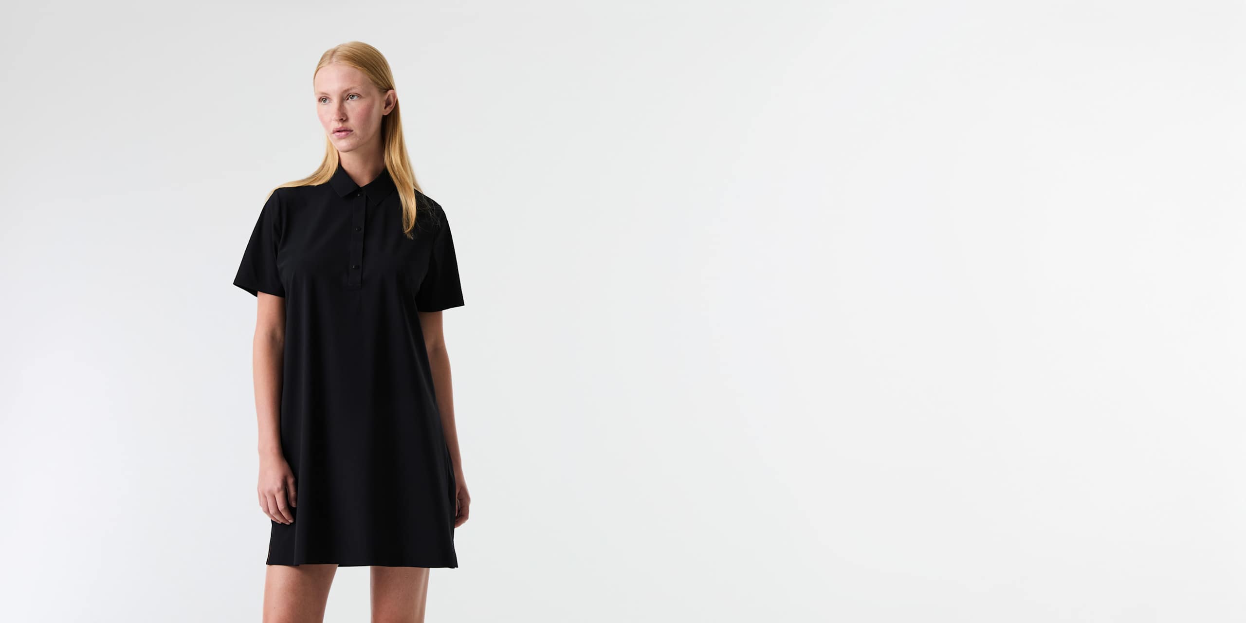 AlphaTauri | JANTOR V1.Y9.01 | Robe polo en jersey Power Stretch in Noir for Femme AlphaTauri | JANTOR V1.Y9.01 | Robe polo en jersey Power Stretch in Noir for Femme