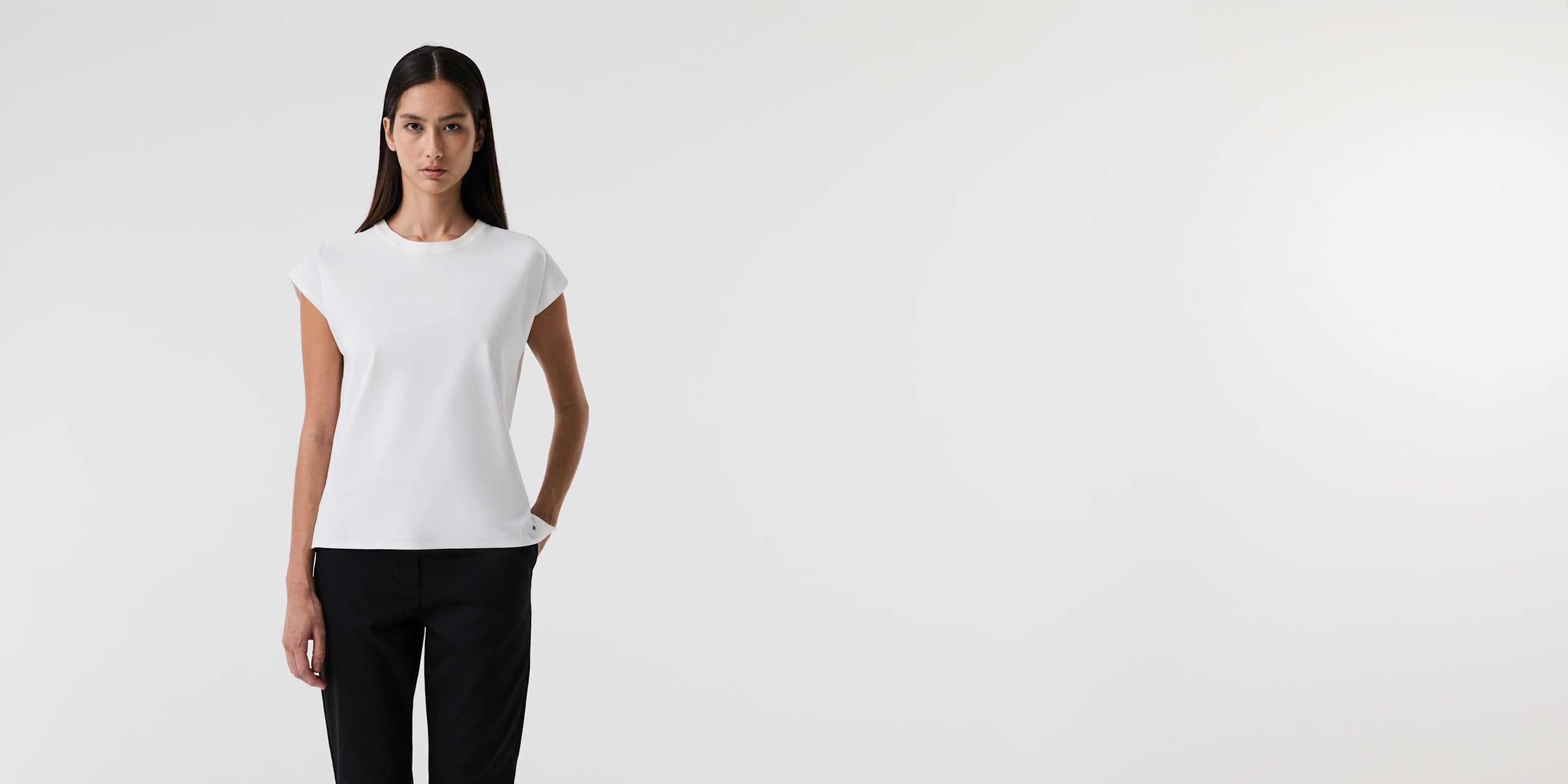 AlphaTauri | JEUWAL V2.Y9.01 | Top de punto Power Stretch in Color Hueso for Mujer AlphaTauri | JEUWAL V2.Y9.01 | Top de punto Power Stretch in Color Hueso for Mujer